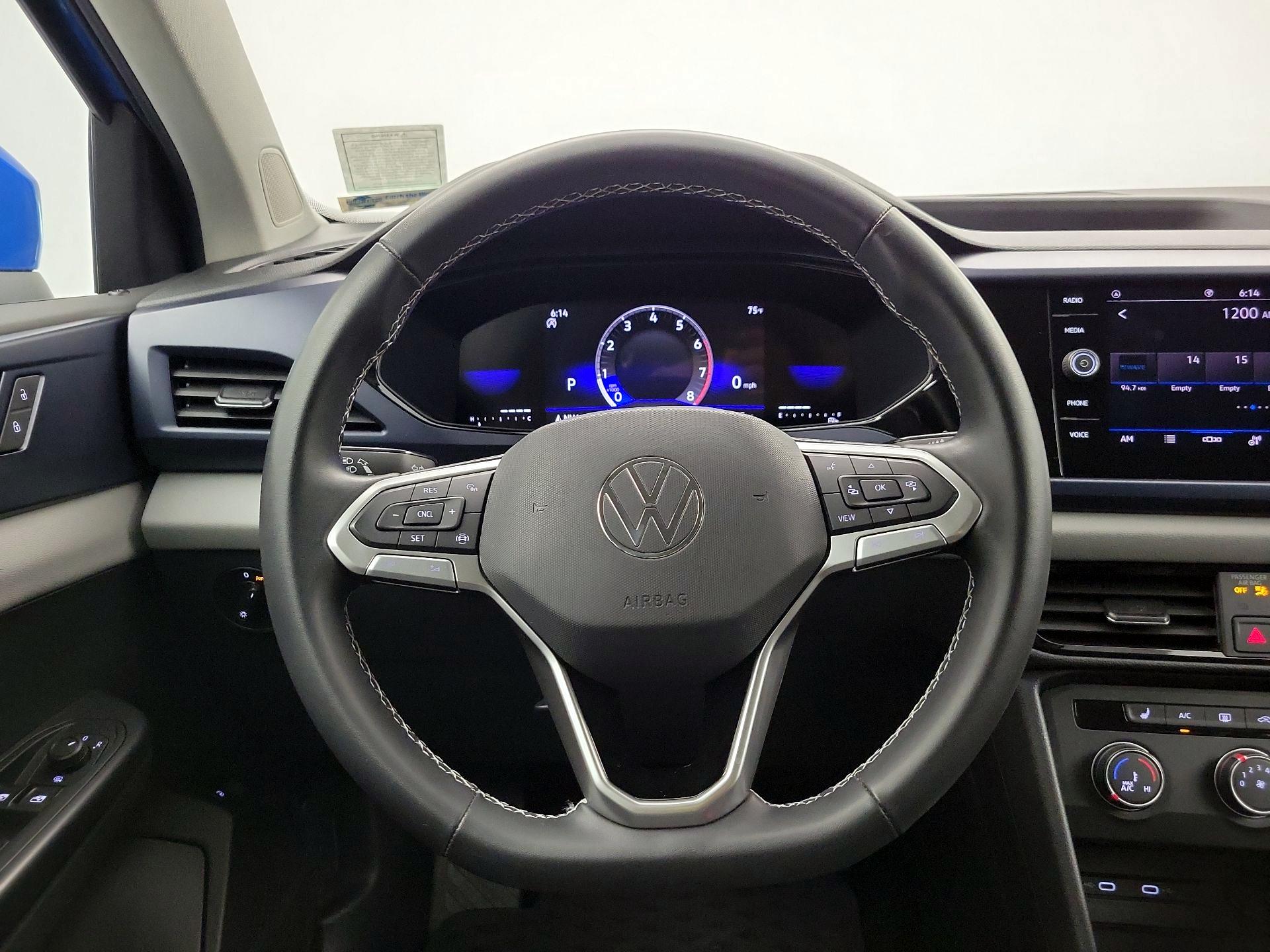 Thumbnail: 2022 Volkswagen Taos - 10