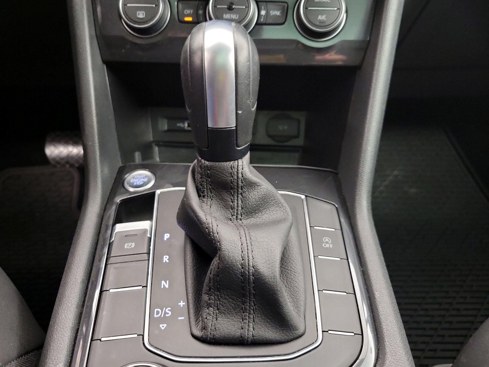 Thumbnail: 2020 Volkswagen Tiguan - 17