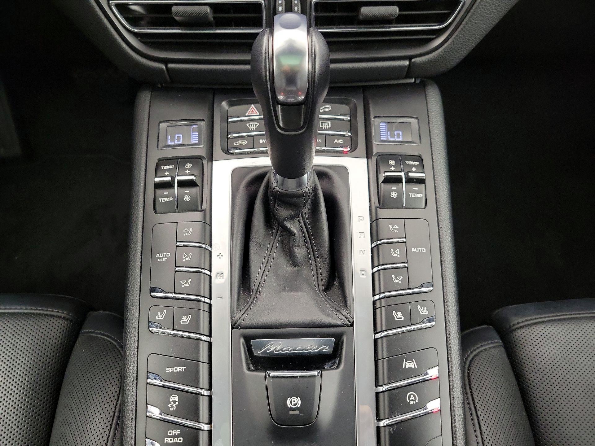 Thumbnail: 2020 Porsche Macan - 18