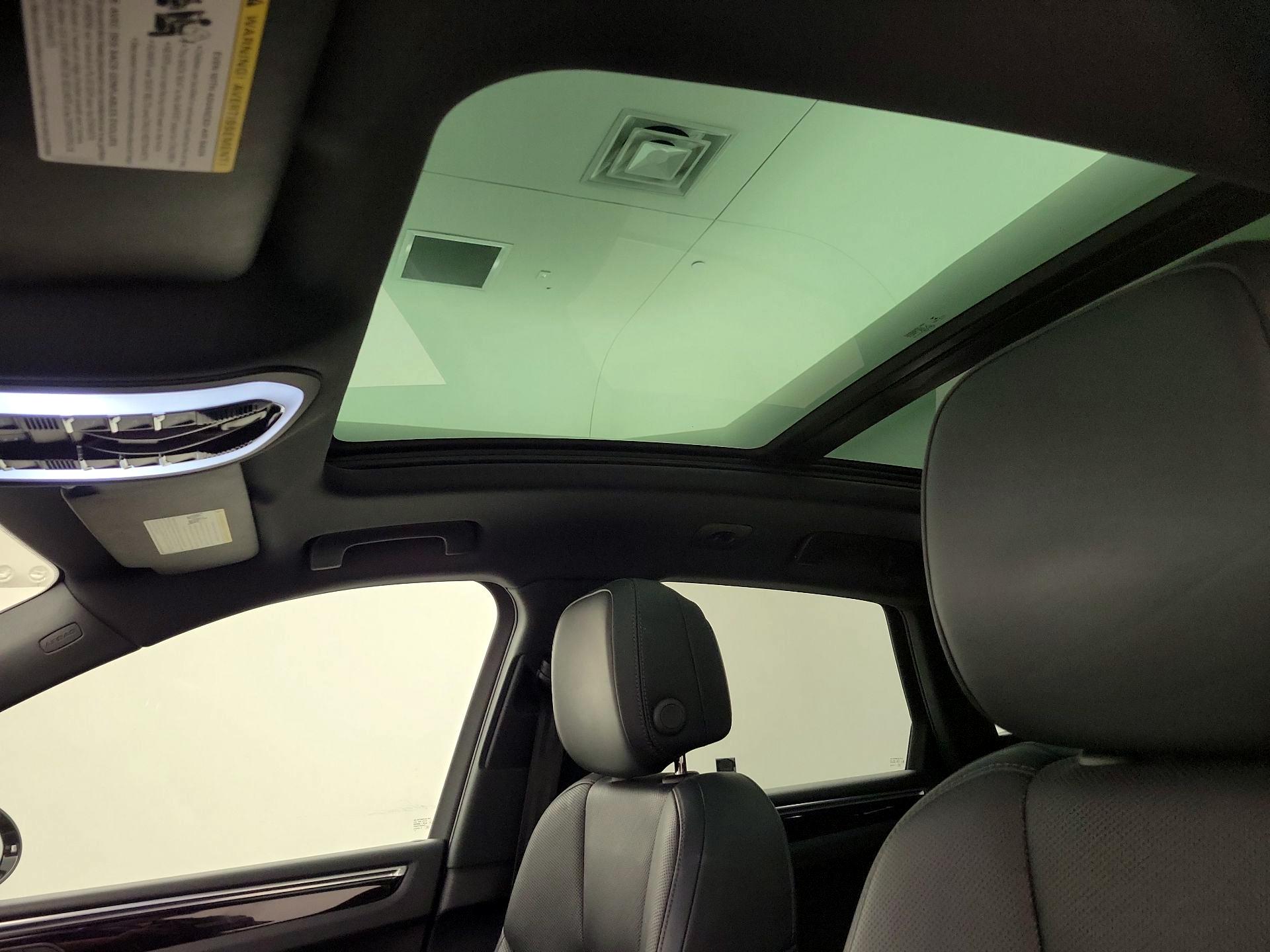 Thumbnail: 2020 Porsche Macan - 20
