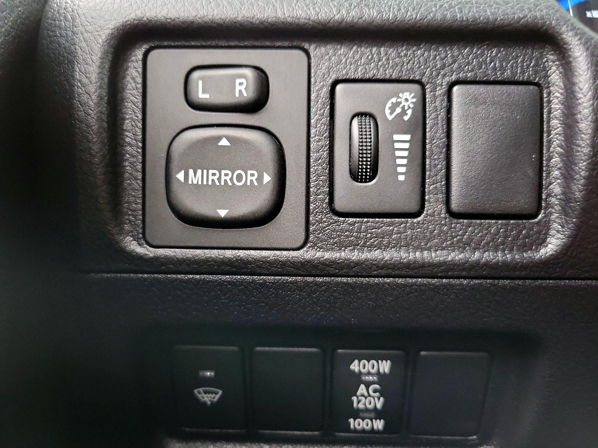 Thumbnail: 2016 Toyota 4Runner - 13