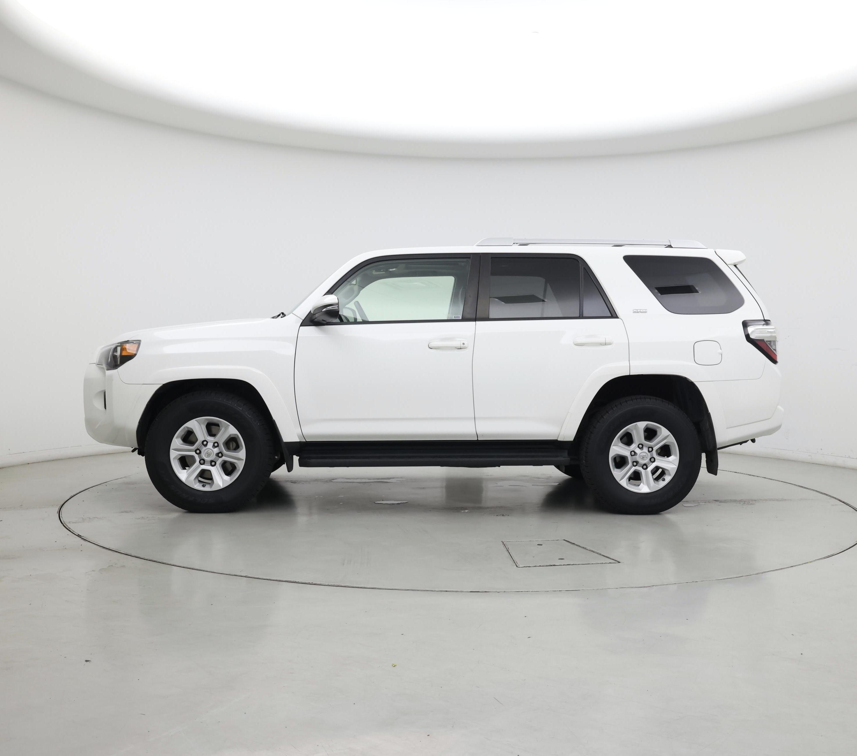 Thumbnail: 2016 Toyota 4Runner - 3