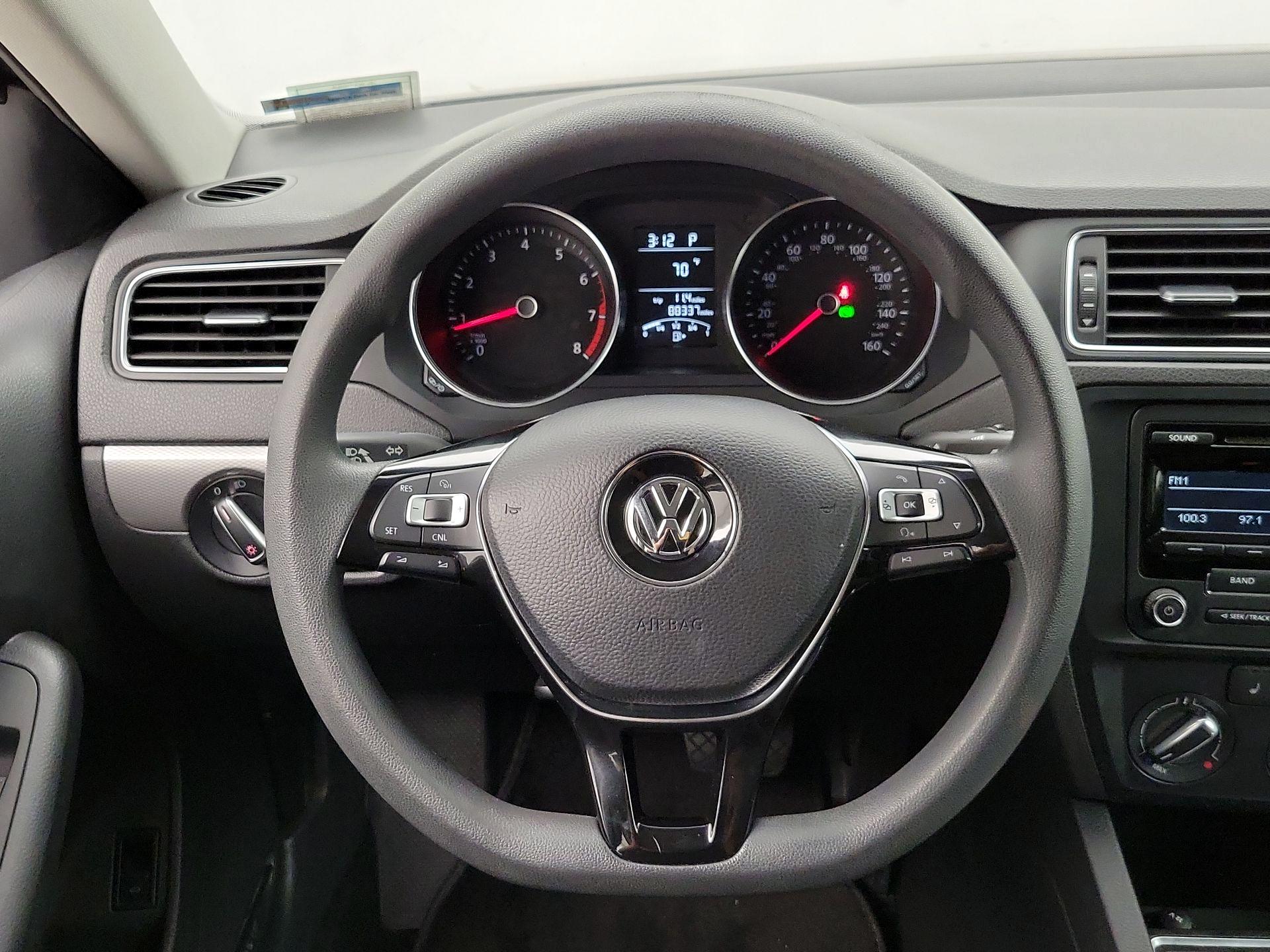 Thumbnail: 2015 Volkswagen Jetta - 10