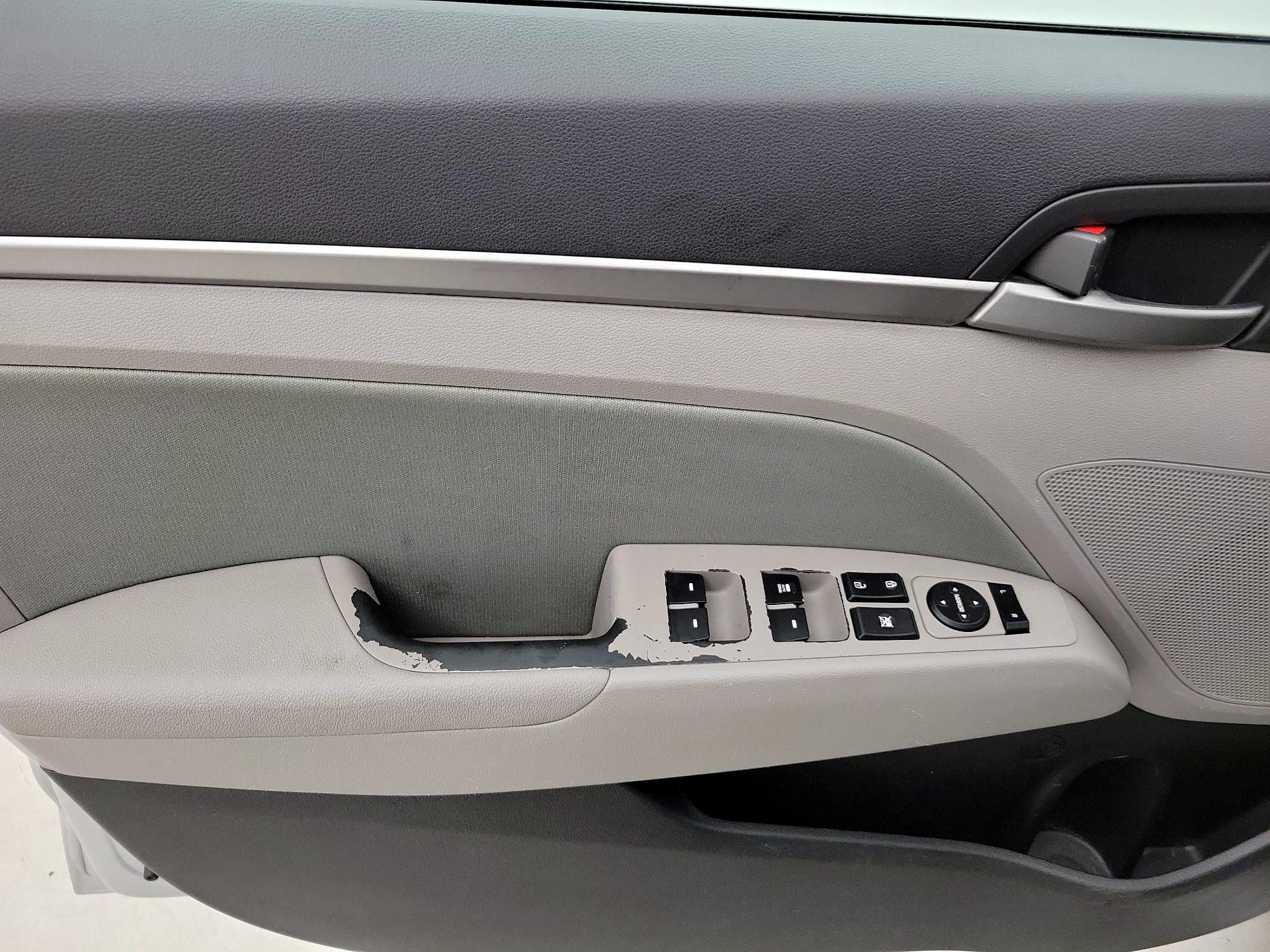 Thumbnail: 2017 Hyundai Elantra - 12