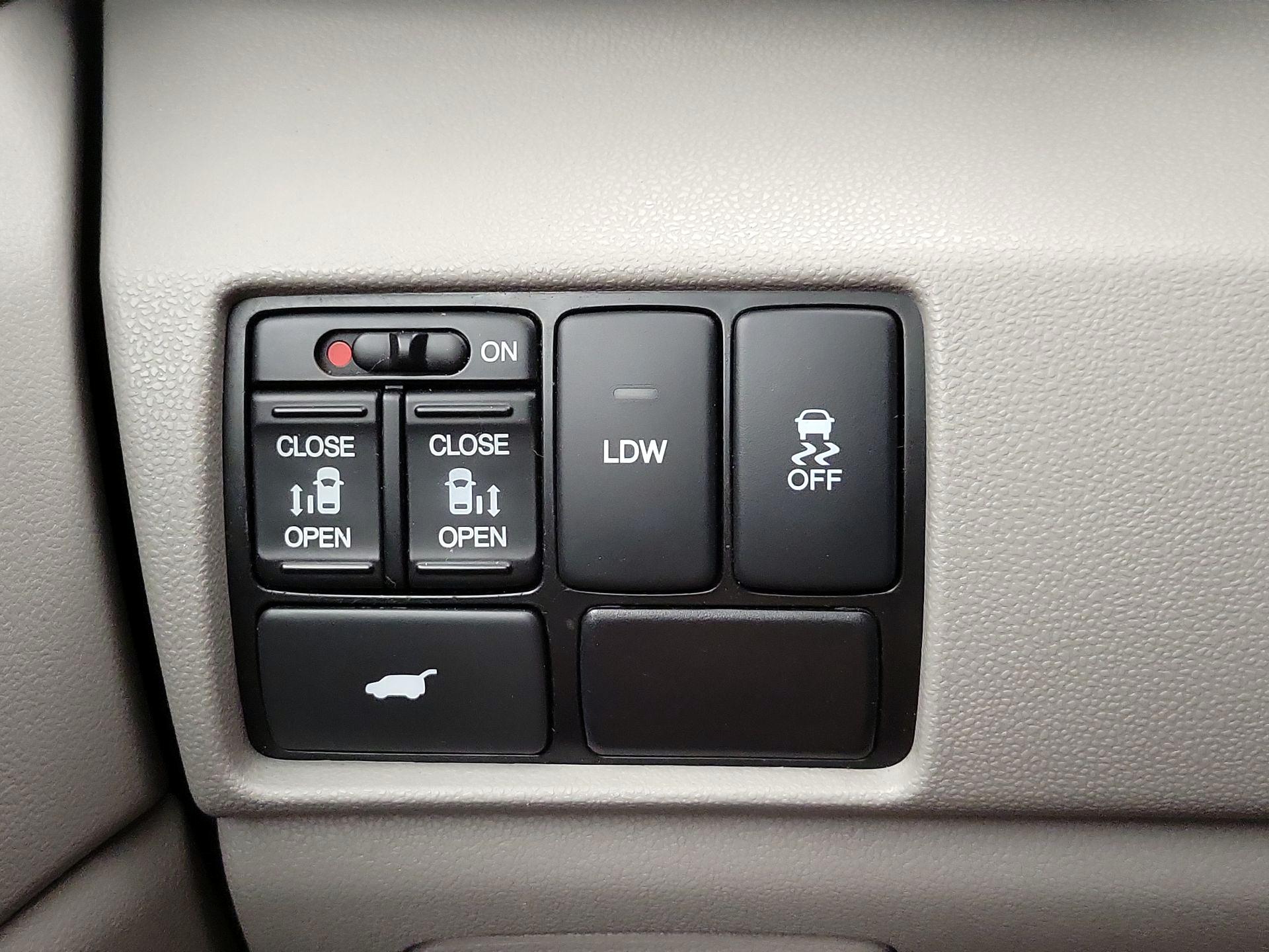 Thumbnail: 2016 Honda Odyssey - 13