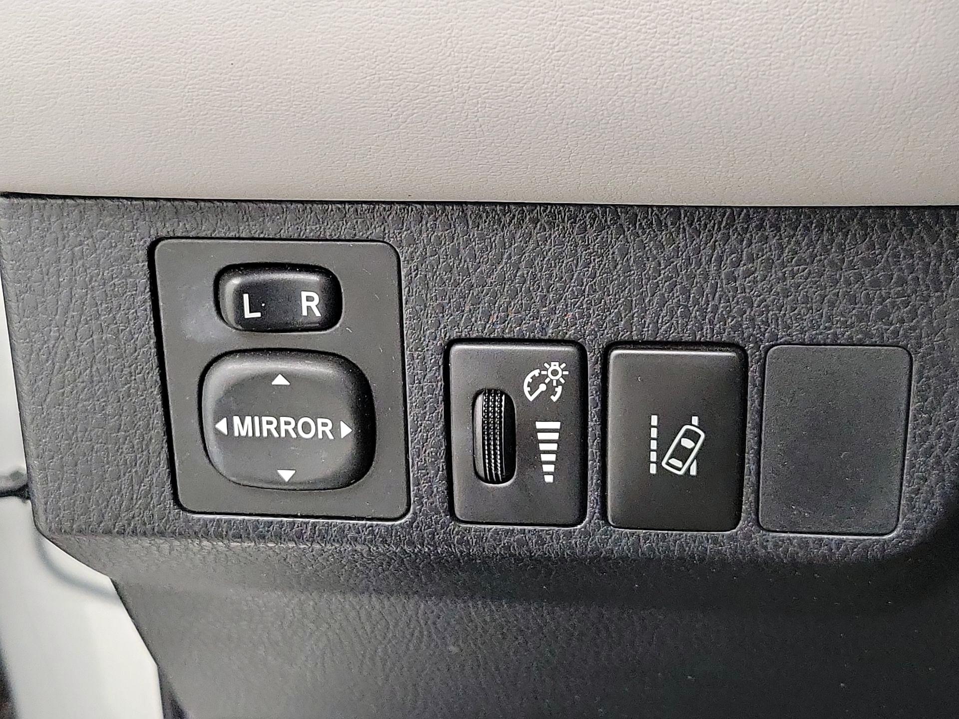 Thumbnail: 2016 Toyota RAV4 - 13