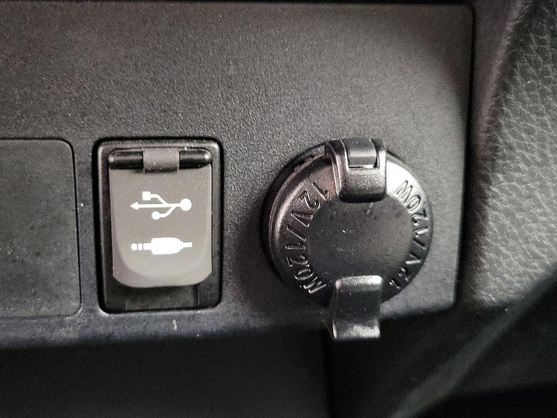 Thumbnail: 2016 Toyota RAV4 - 19