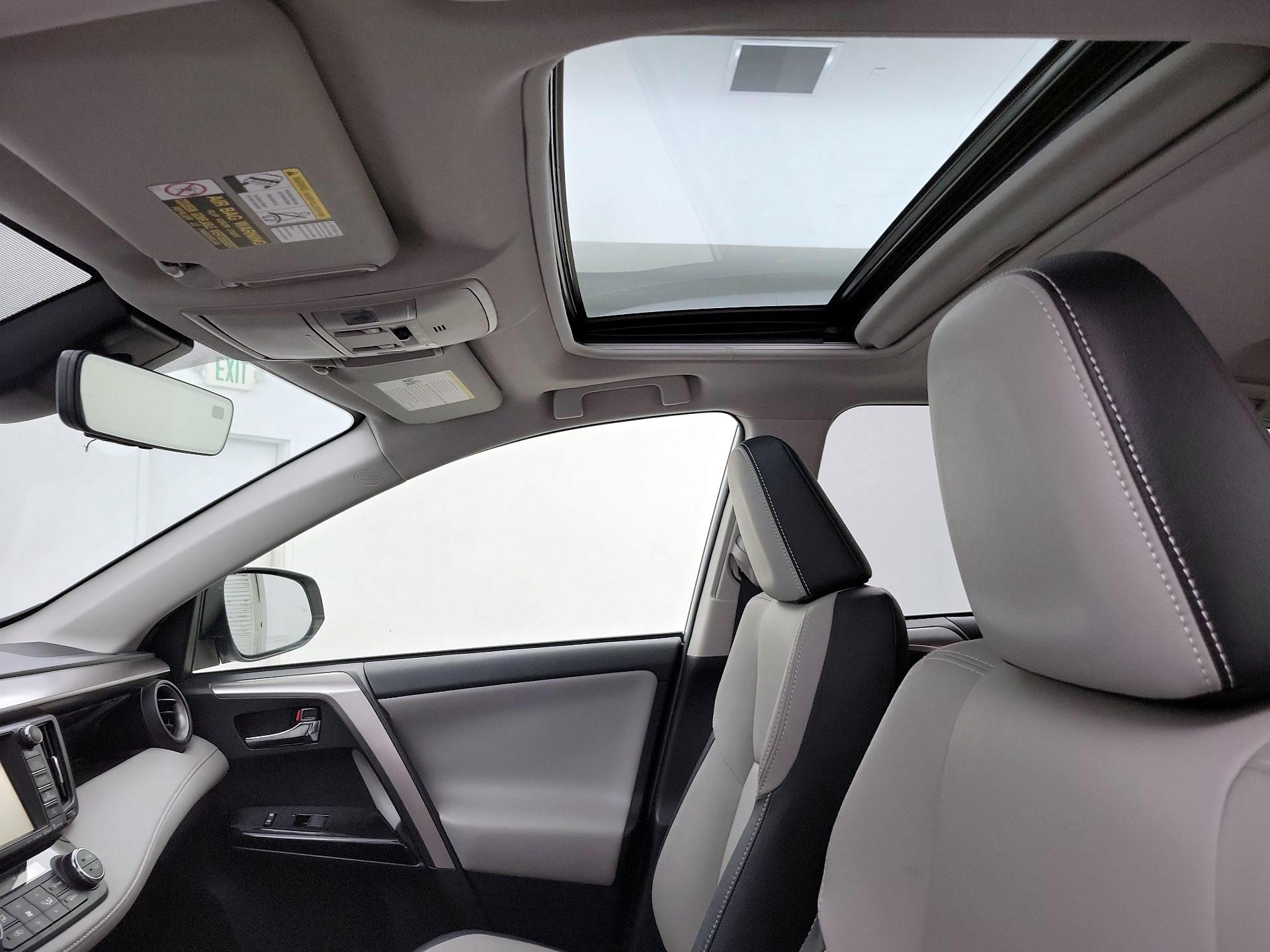 Thumbnail: 2016 Toyota RAV4 - 20