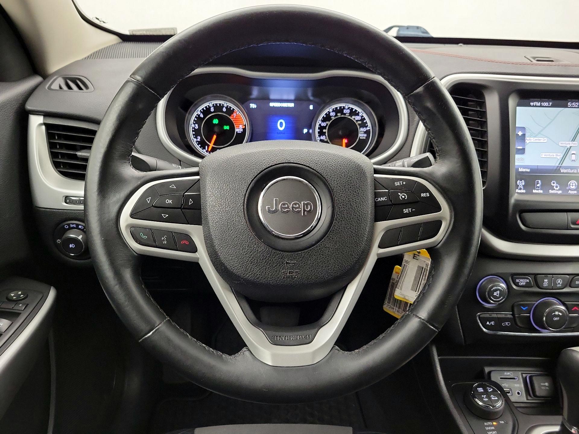 Thumbnail: 2017 Jeep Cherokee - 10