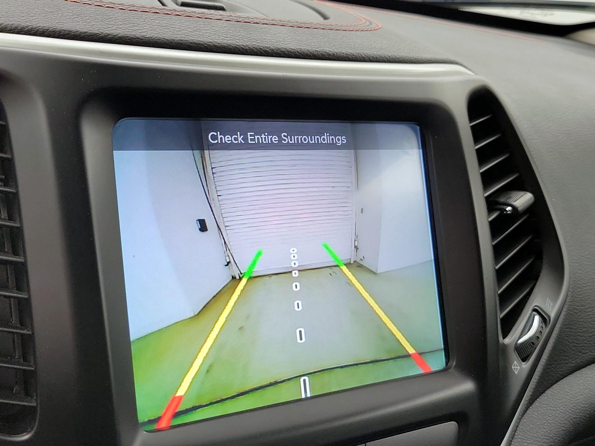 Thumbnail: 2017 Jeep Cherokee - 15