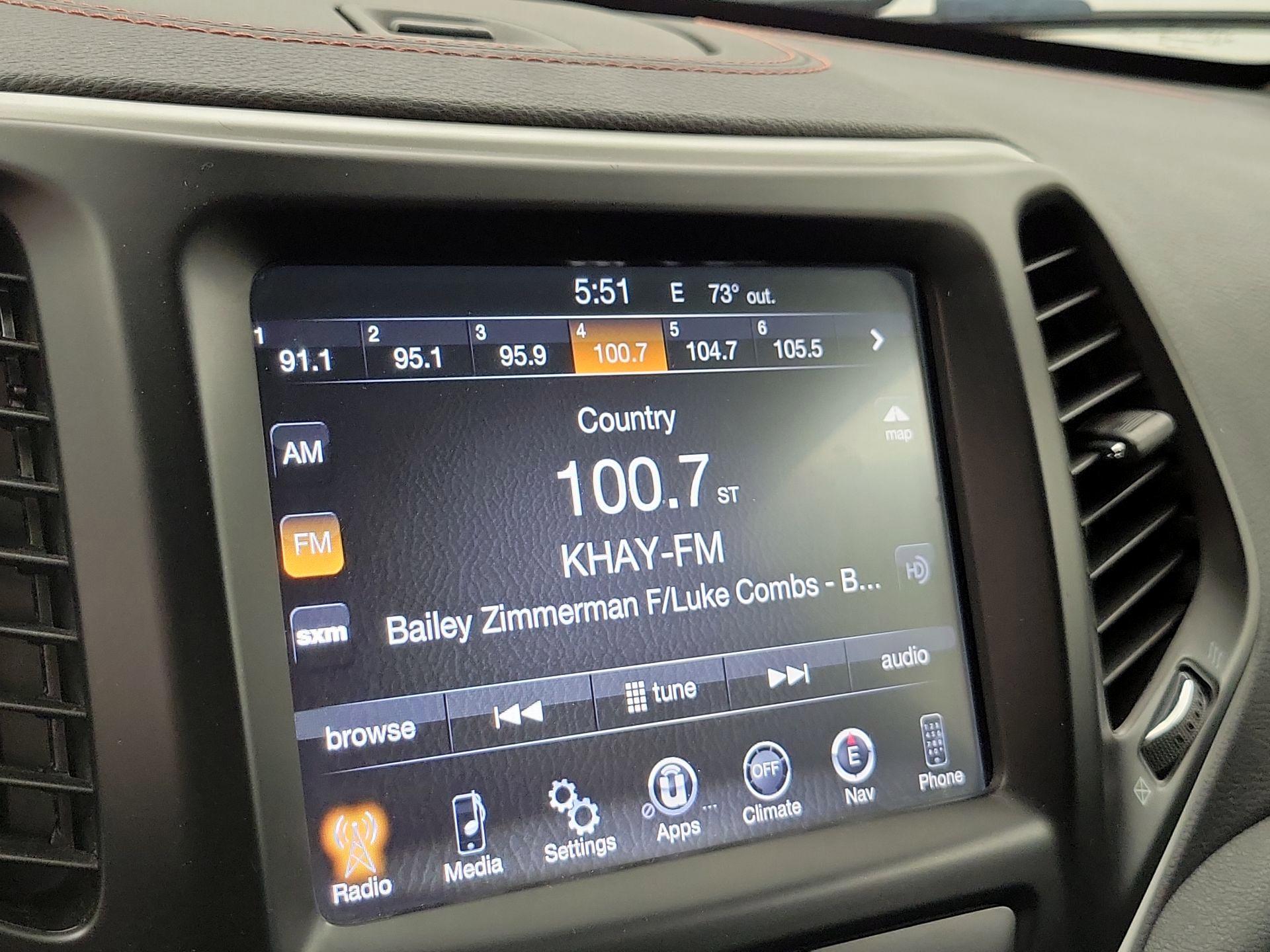 Thumbnail: 2017 Jeep Cherokee - 16