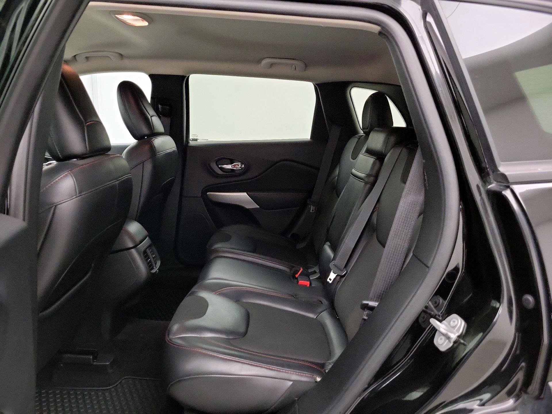 Thumbnail: 2017 Jeep Cherokee - 20