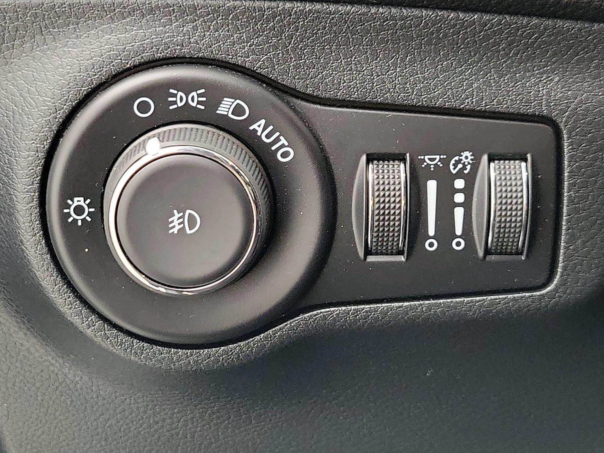 Thumbnail: 2021 Jeep Compass - 13