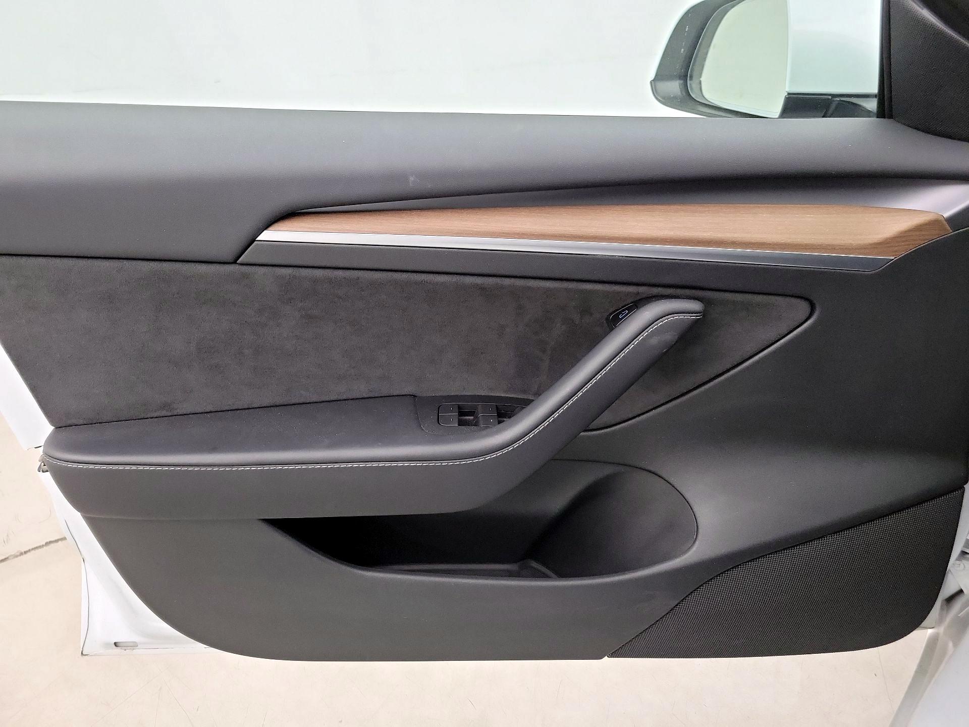 Thumbnail: 2023 Tesla Model 3 - 12