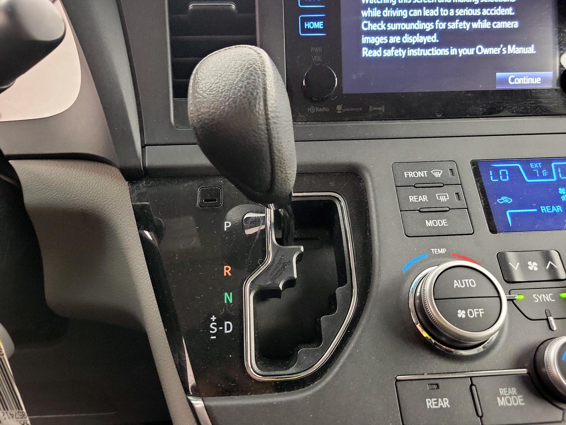Thumbnail: 2017 Toyota Sienna - 17