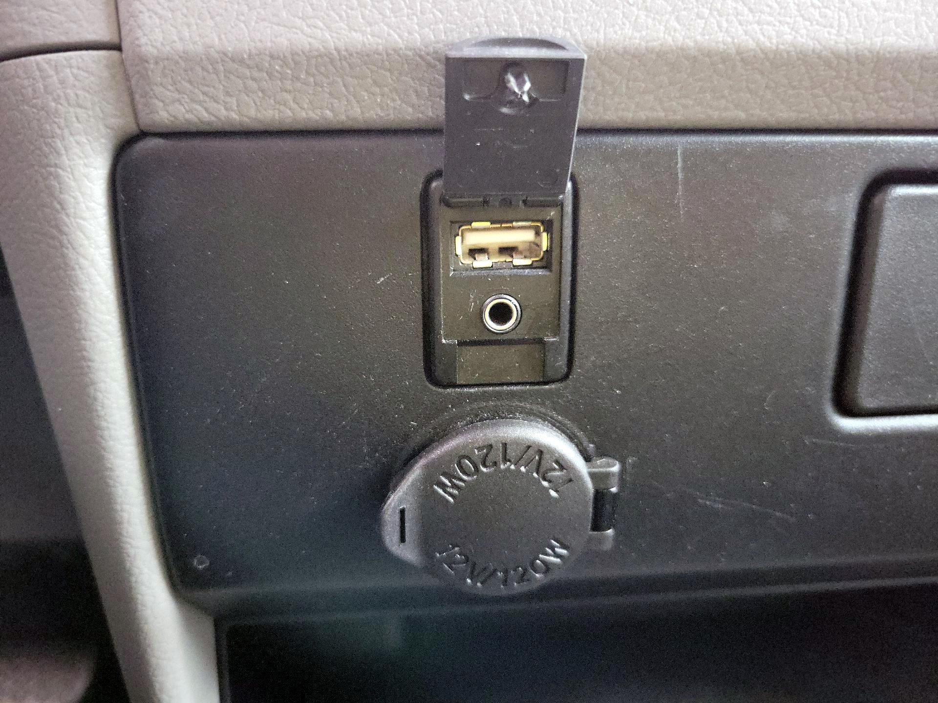 Thumbnail: 2017 Toyota Sienna - 18