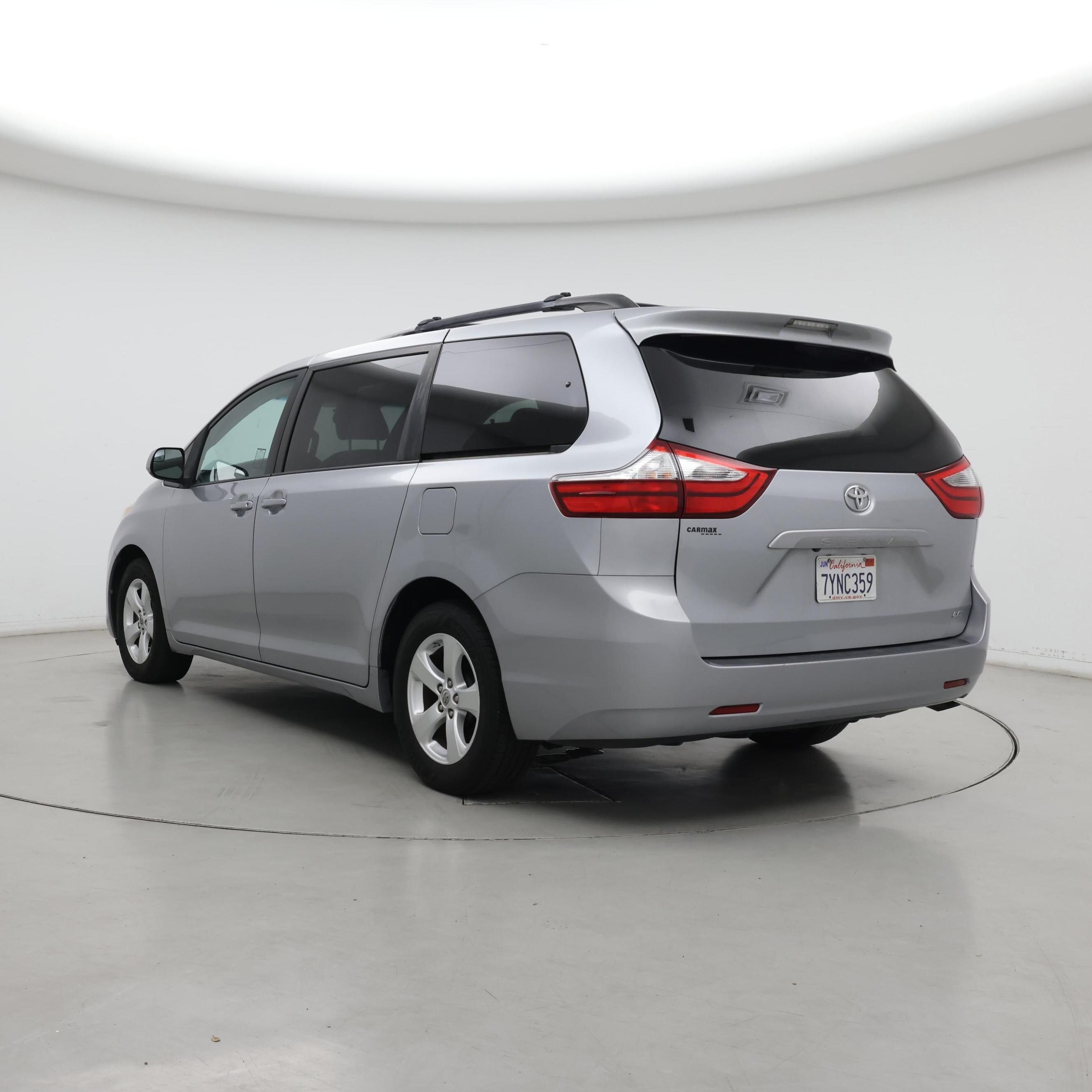 Thumbnail: 2017 Toyota Sienna - 2