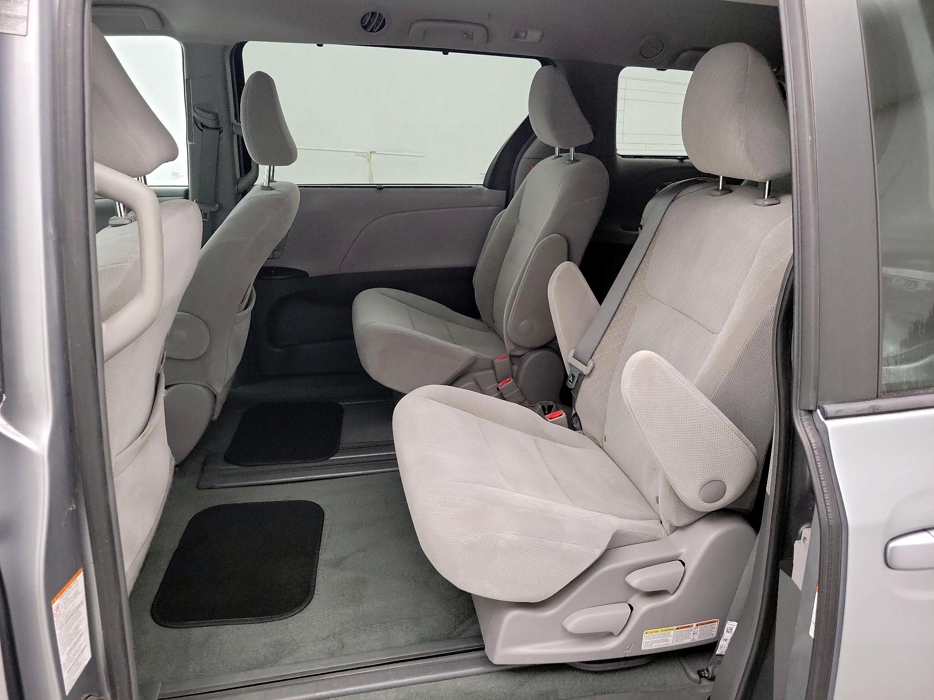 Thumbnail: 2017 Toyota Sienna - 19