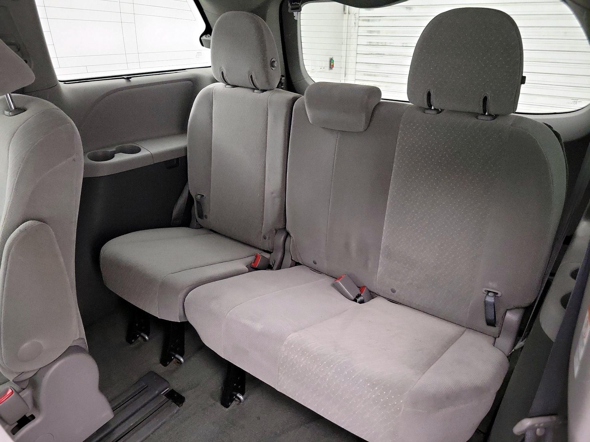 Thumbnail: 2017 Toyota Sienna - 20