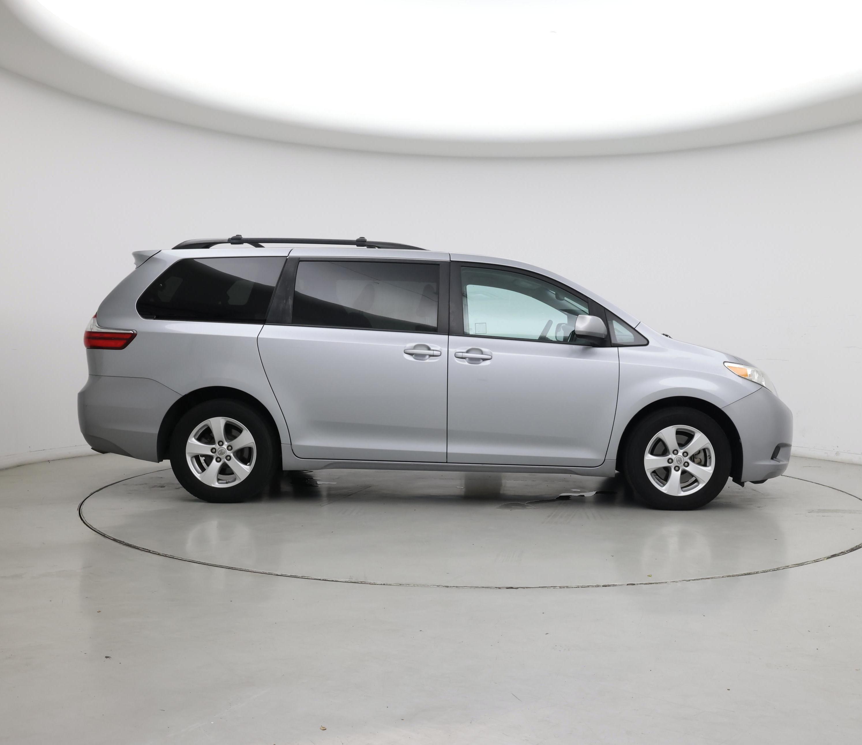 Thumbnail: 2017 Toyota Sienna - 7