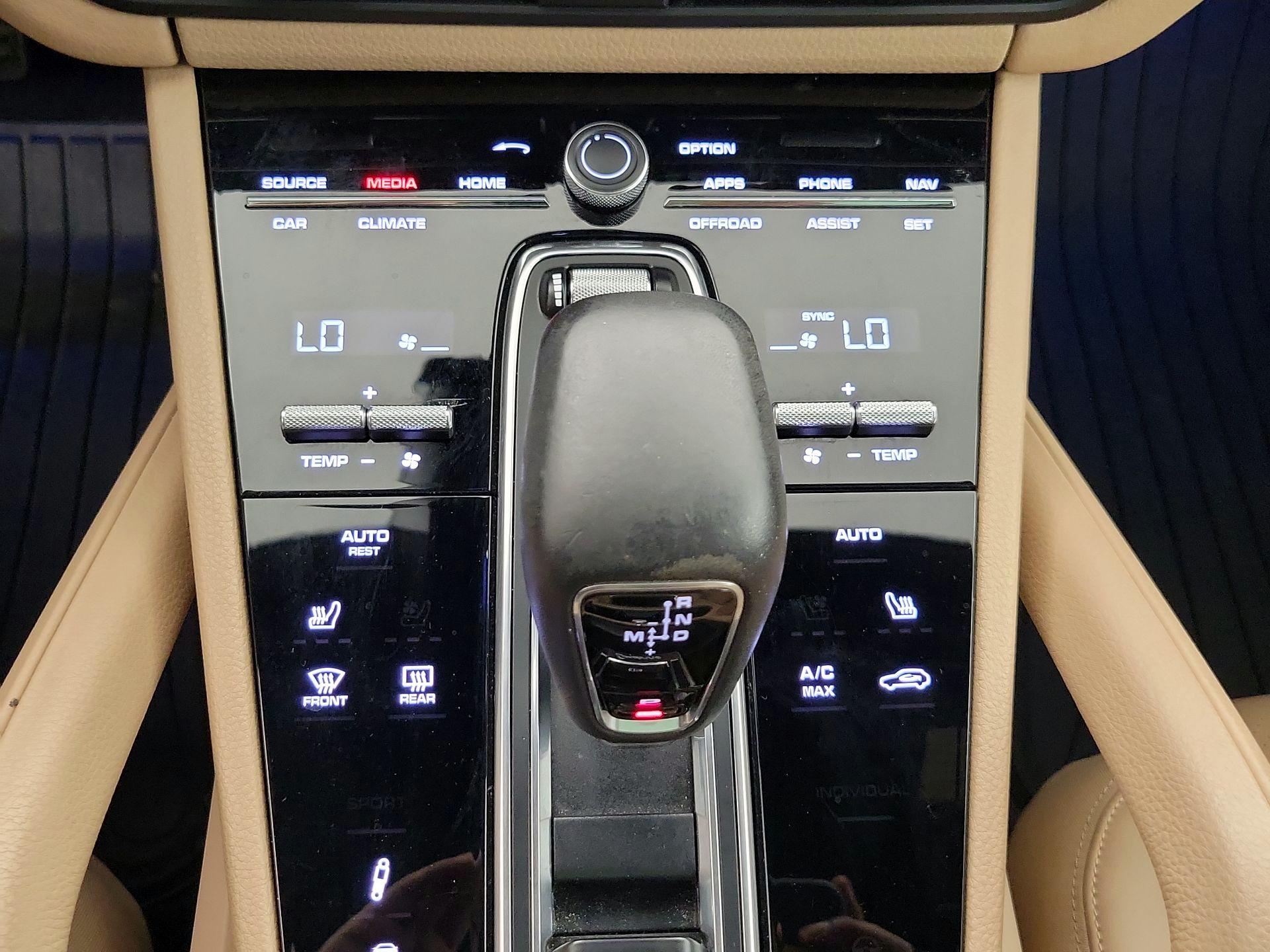 Thumbnail: 2020 Porsche Cayenne - 17