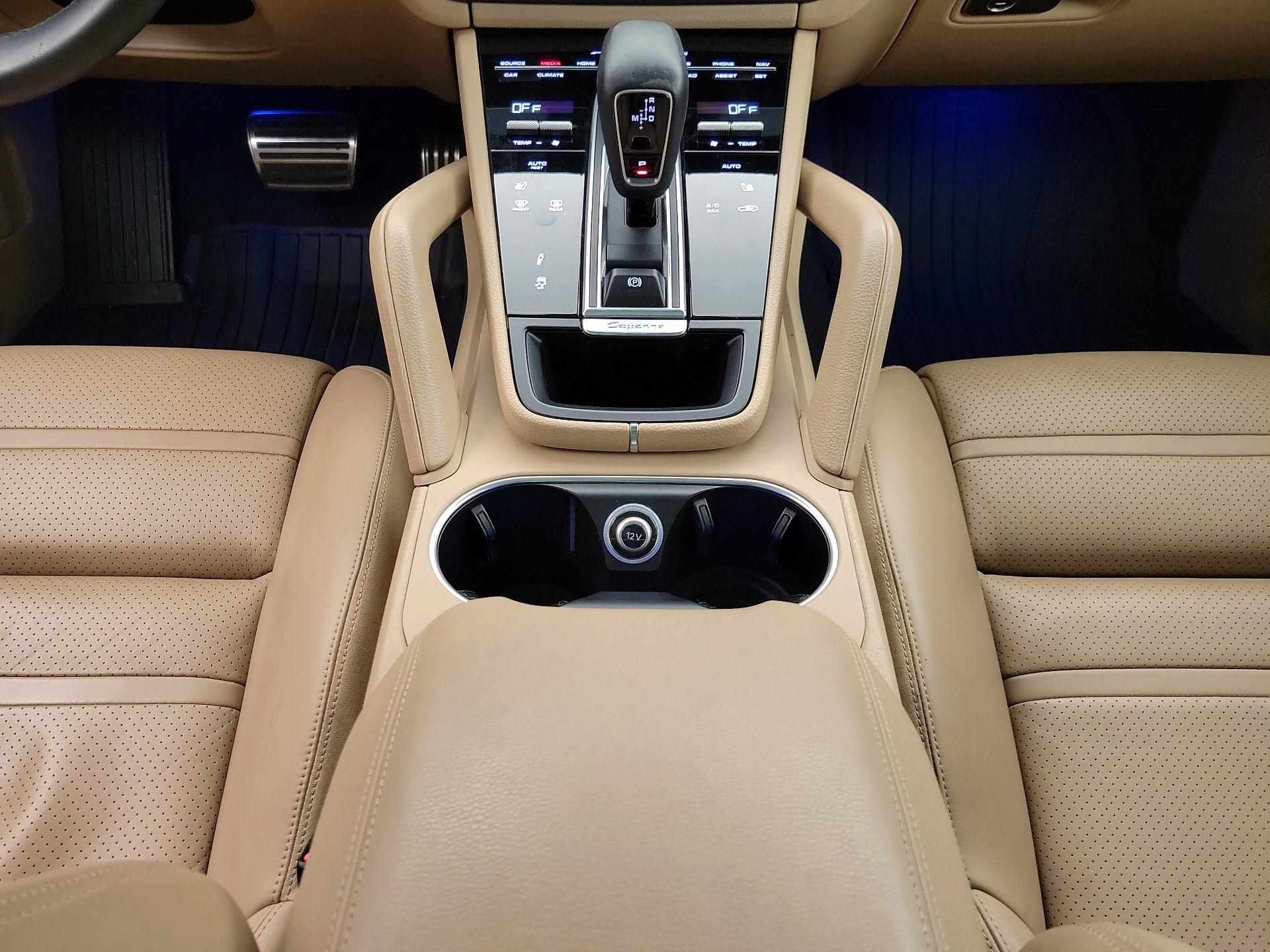 Thumbnail: 2020 Porsche Cayenne - 18