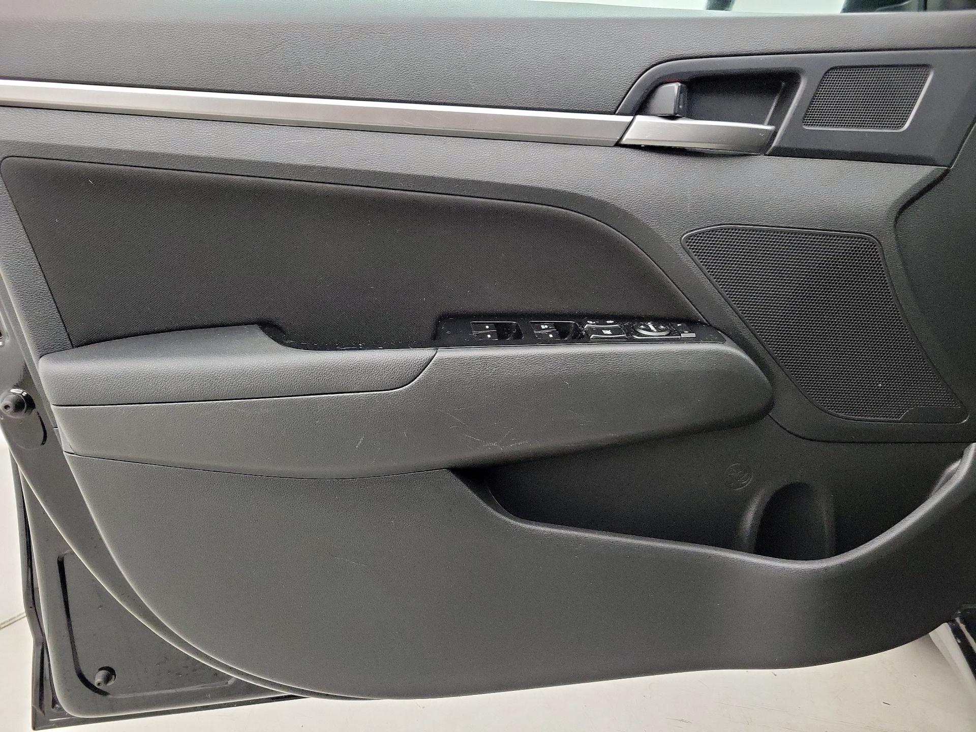 Thumbnail: 2020 Hyundai Elantra - 12