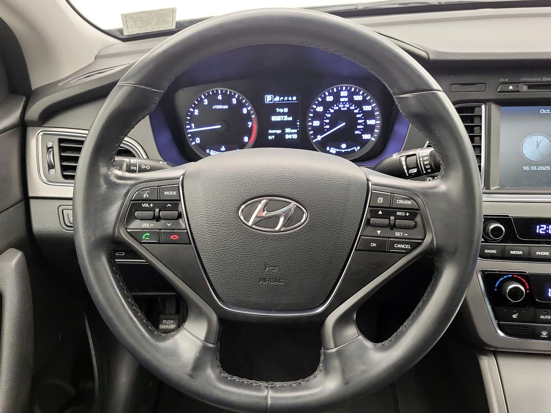 Thumbnail: 2016 Hyundai Sonata - 10
