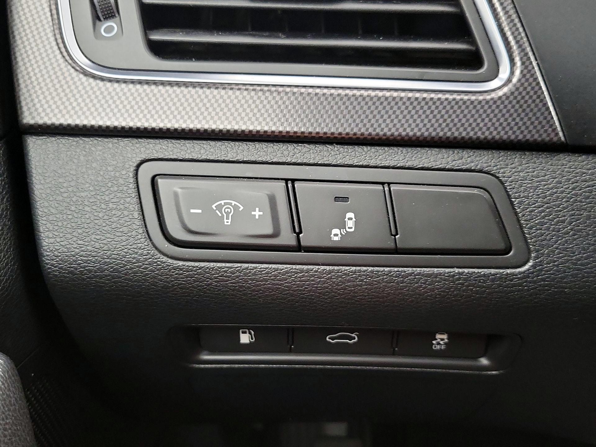 Thumbnail: 2016 Hyundai Sonata - 13