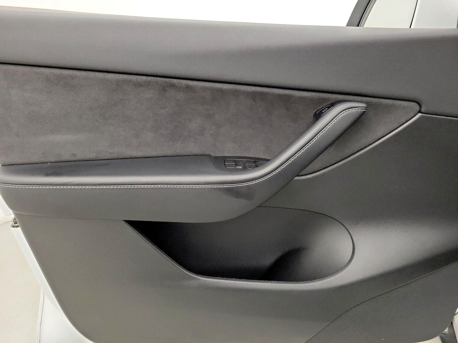 Thumbnail: 2022 Tesla Model Y - 12