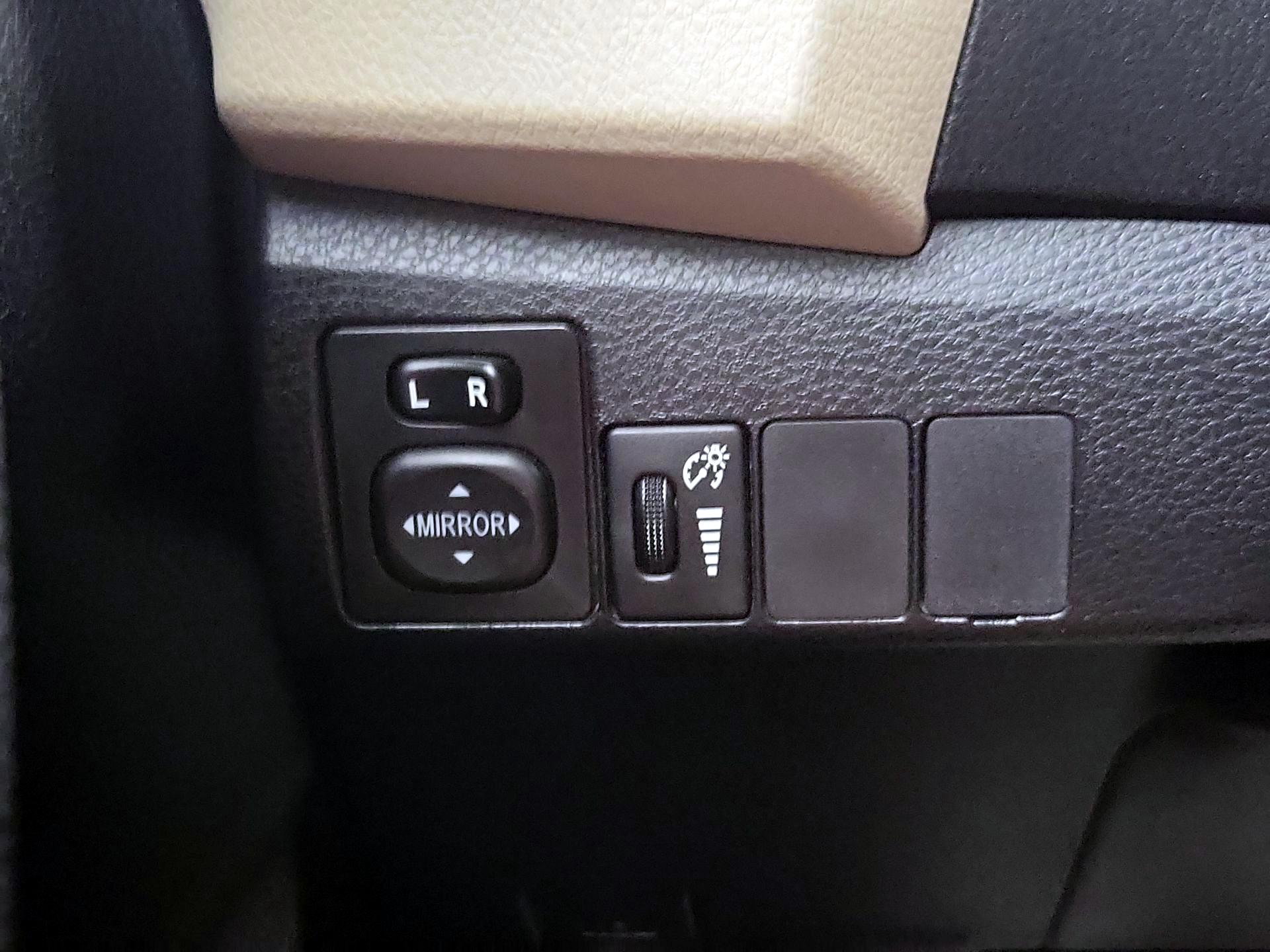 Thumbnail: 2014 Toyota Corolla - 13