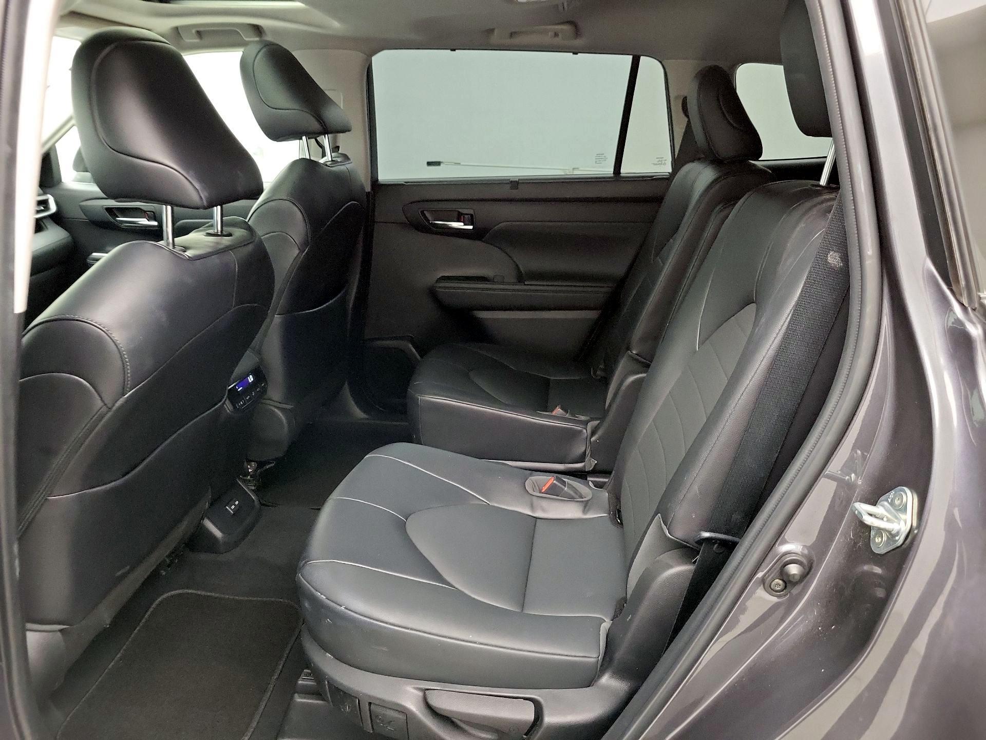 Thumbnail: 2022 Toyota Highlander - 20