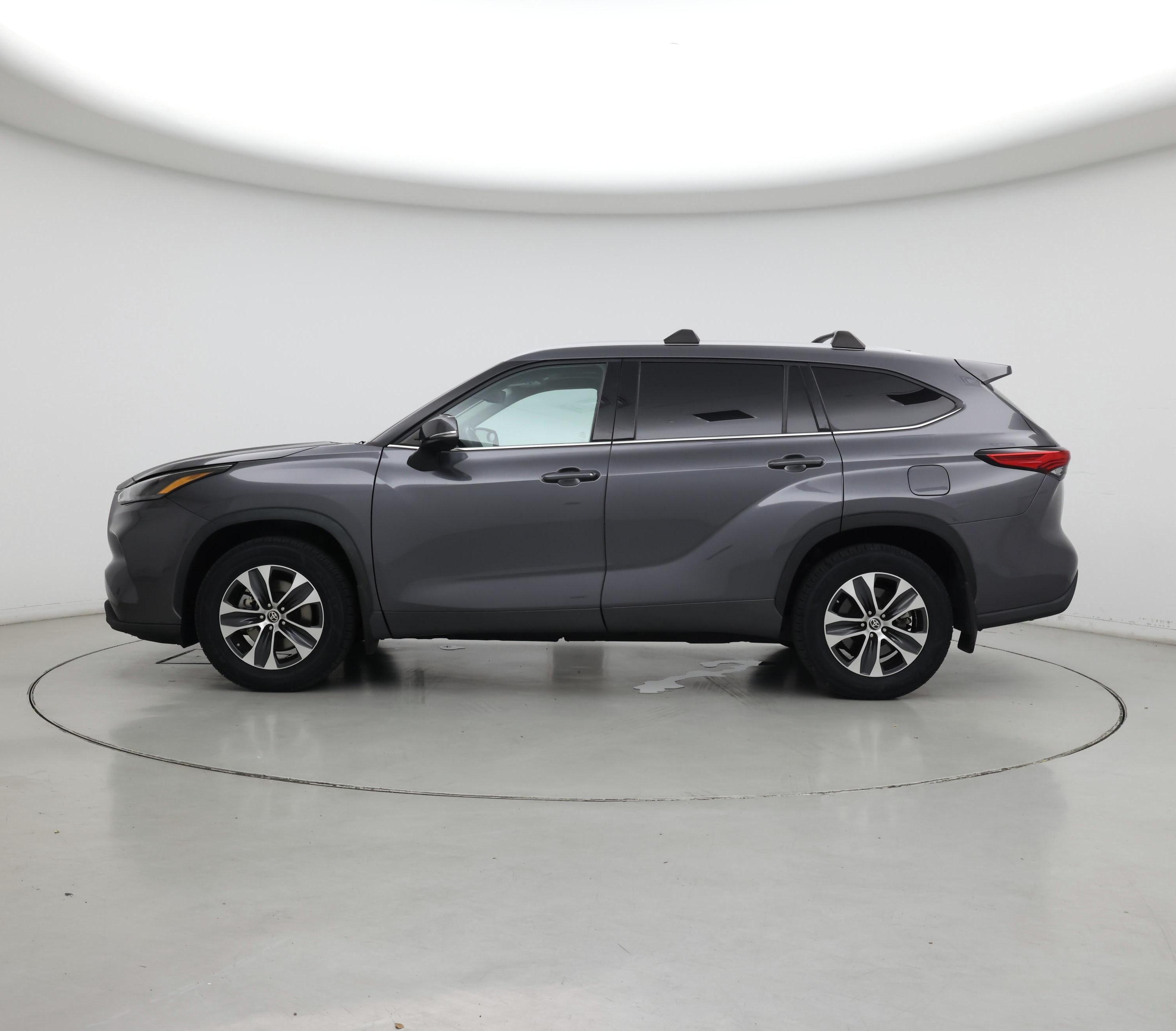 Thumbnail: 2022 Toyota Highlander - 3