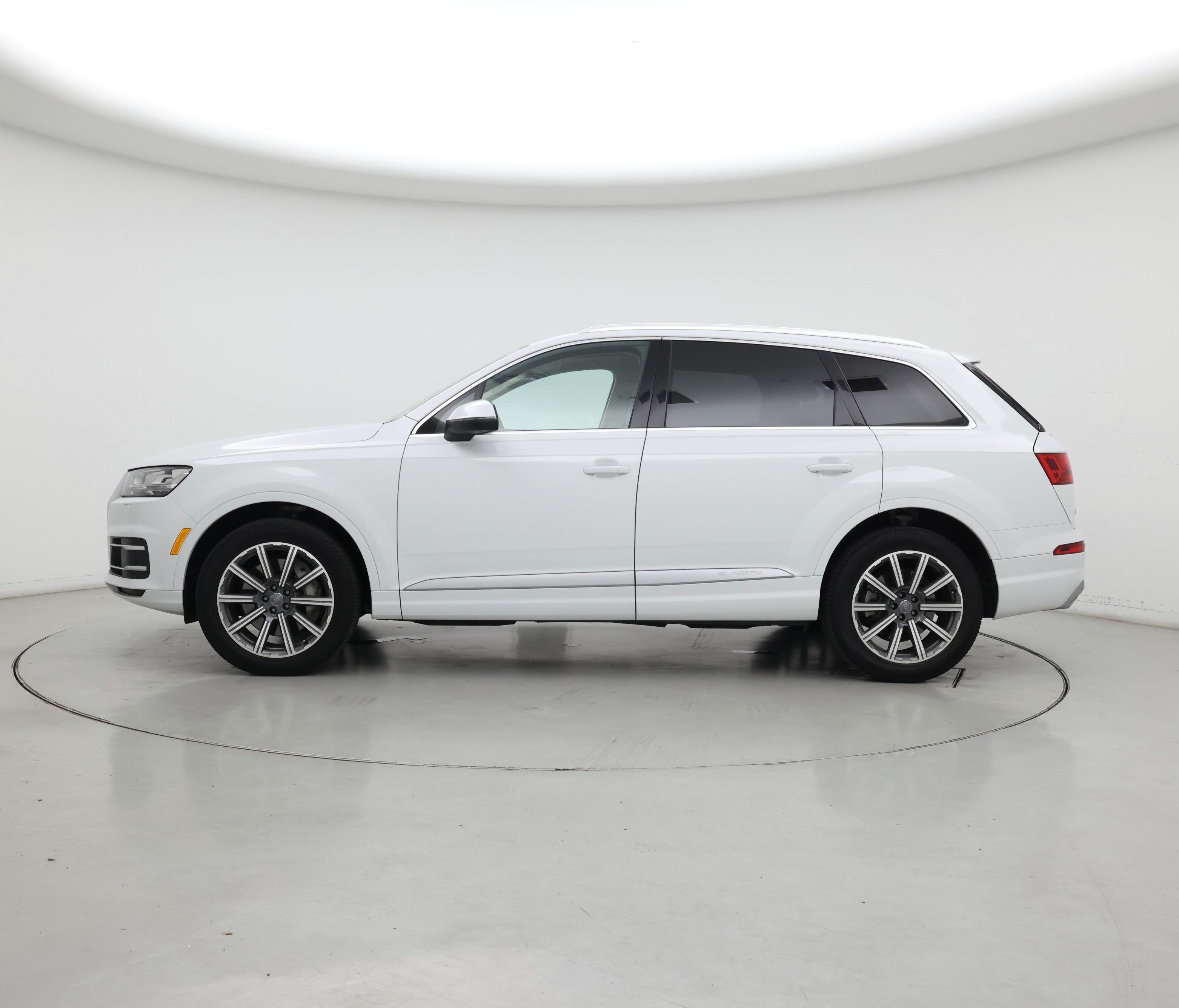Thumbnail: 2019 Audi Q7 - 3