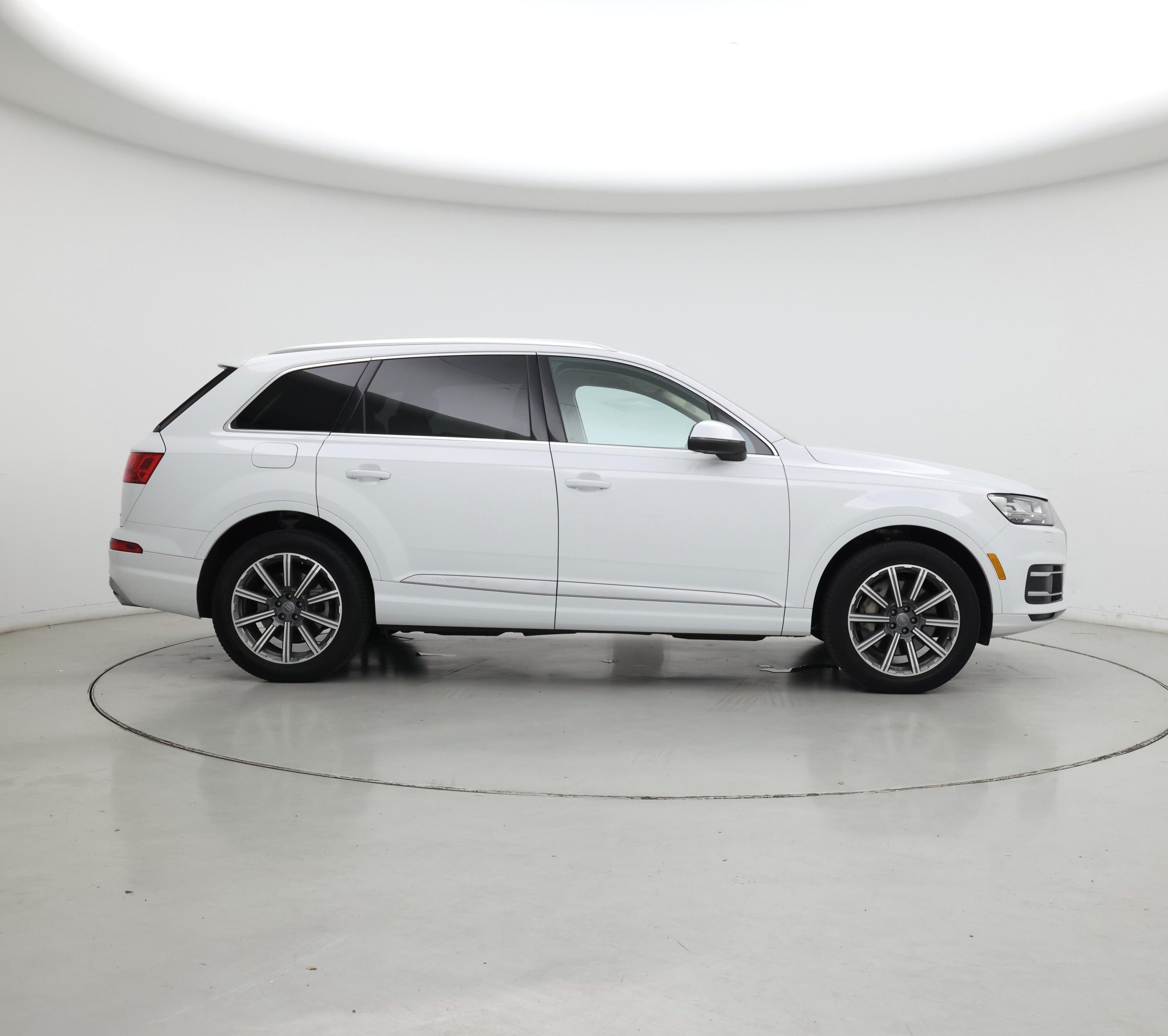 Thumbnail: 2019 Audi Q7 - 7