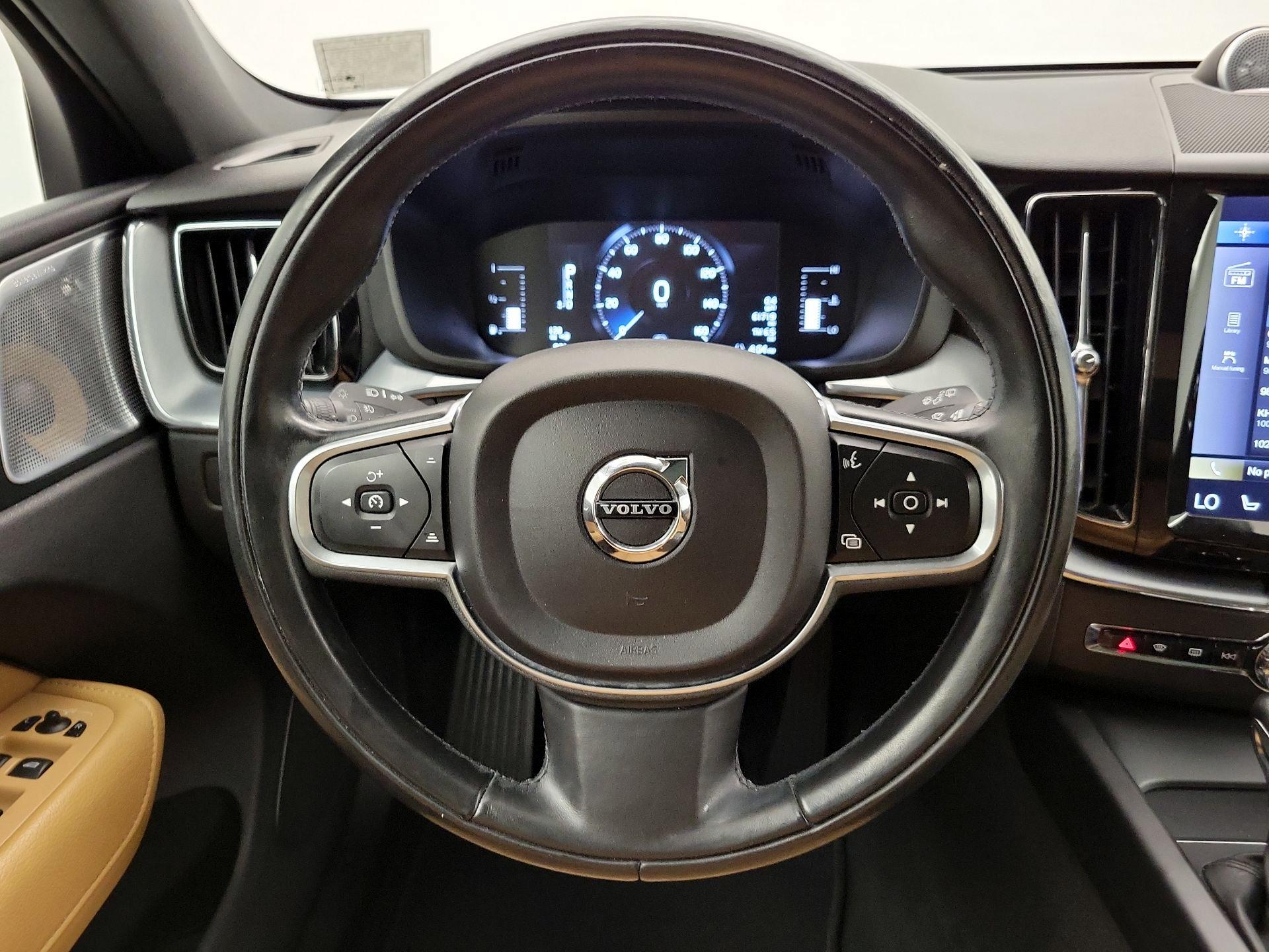 Thumbnail: 2018 Volvo XC60 - 10
