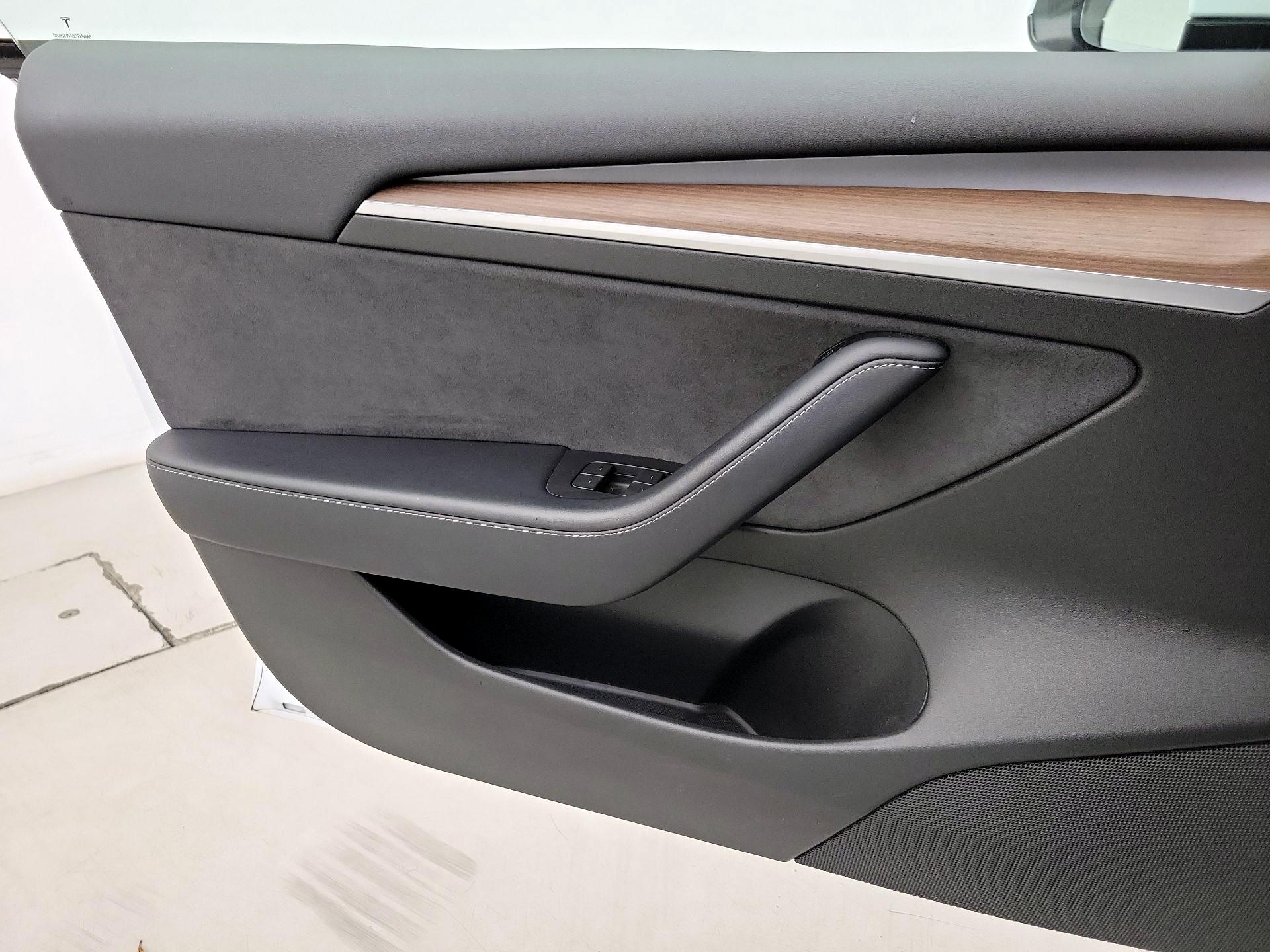 Thumbnail: 2022 Tesla Model 3 - 12