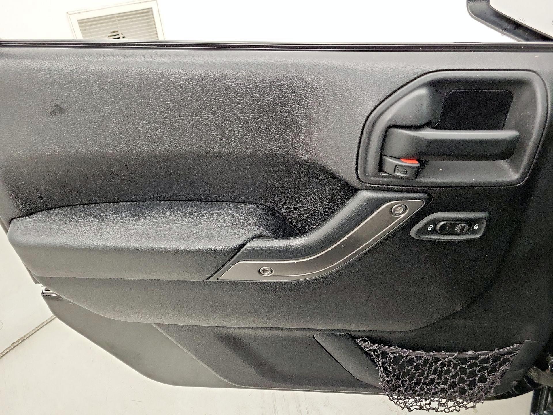 Thumbnail: 2015 Jeep Wrangler - 12