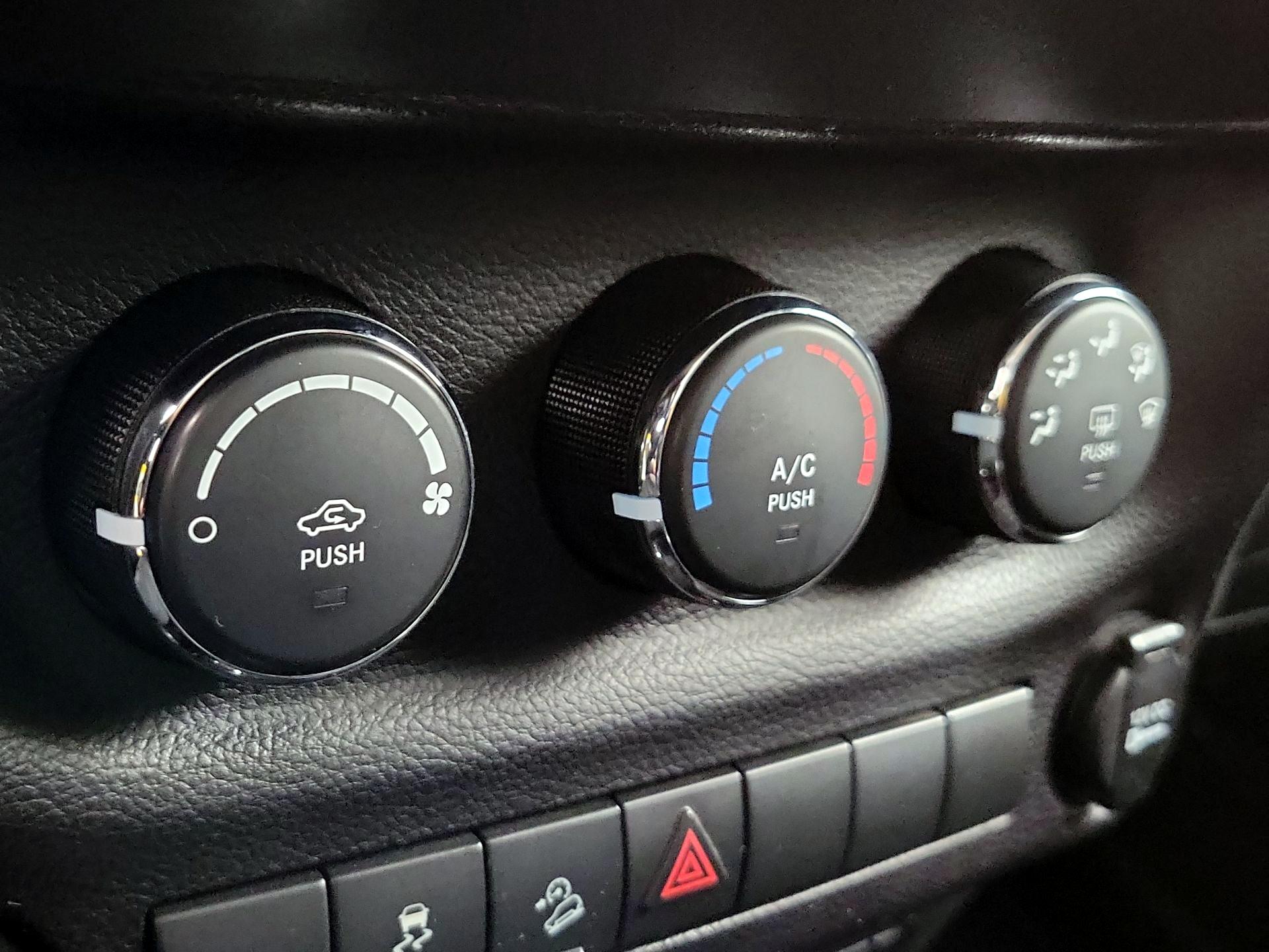 Thumbnail: 2015 Jeep Wrangler - 14