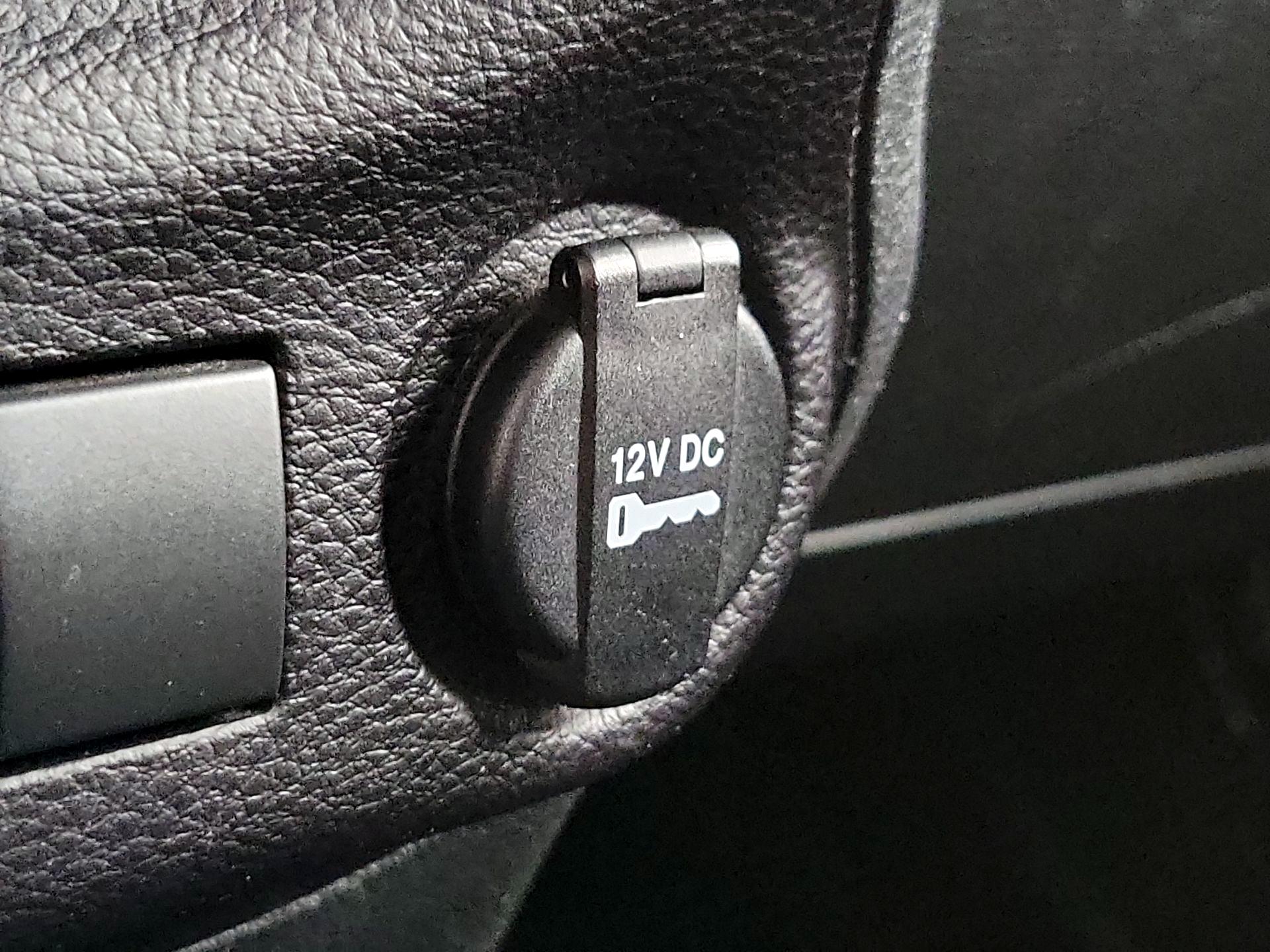 Thumbnail: 2015 Jeep Wrangler - 16