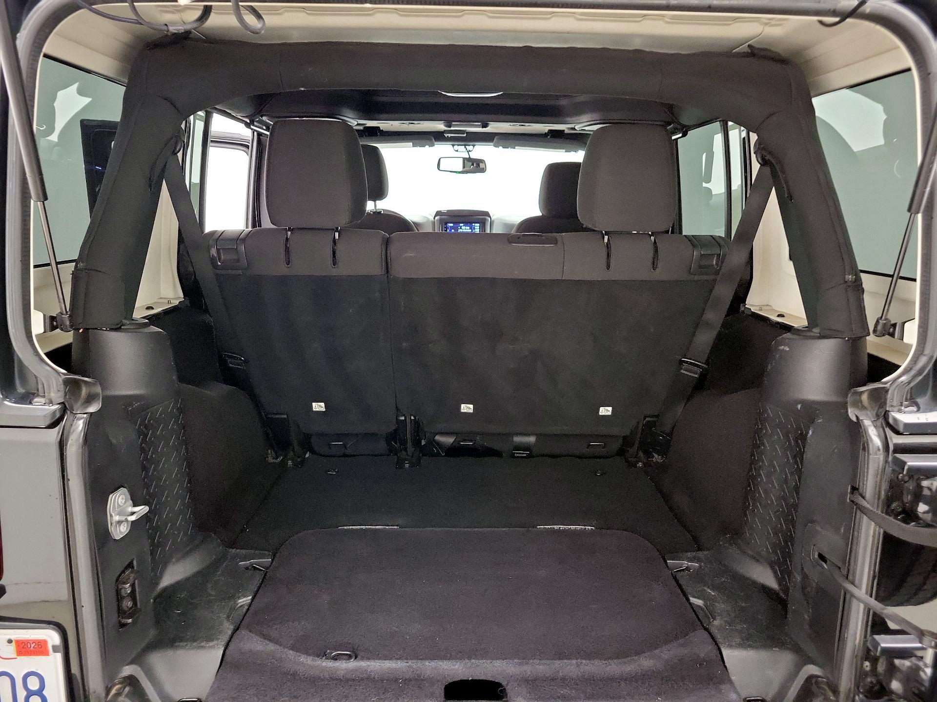 Thumbnail: 2015 Jeep Wrangler - 18