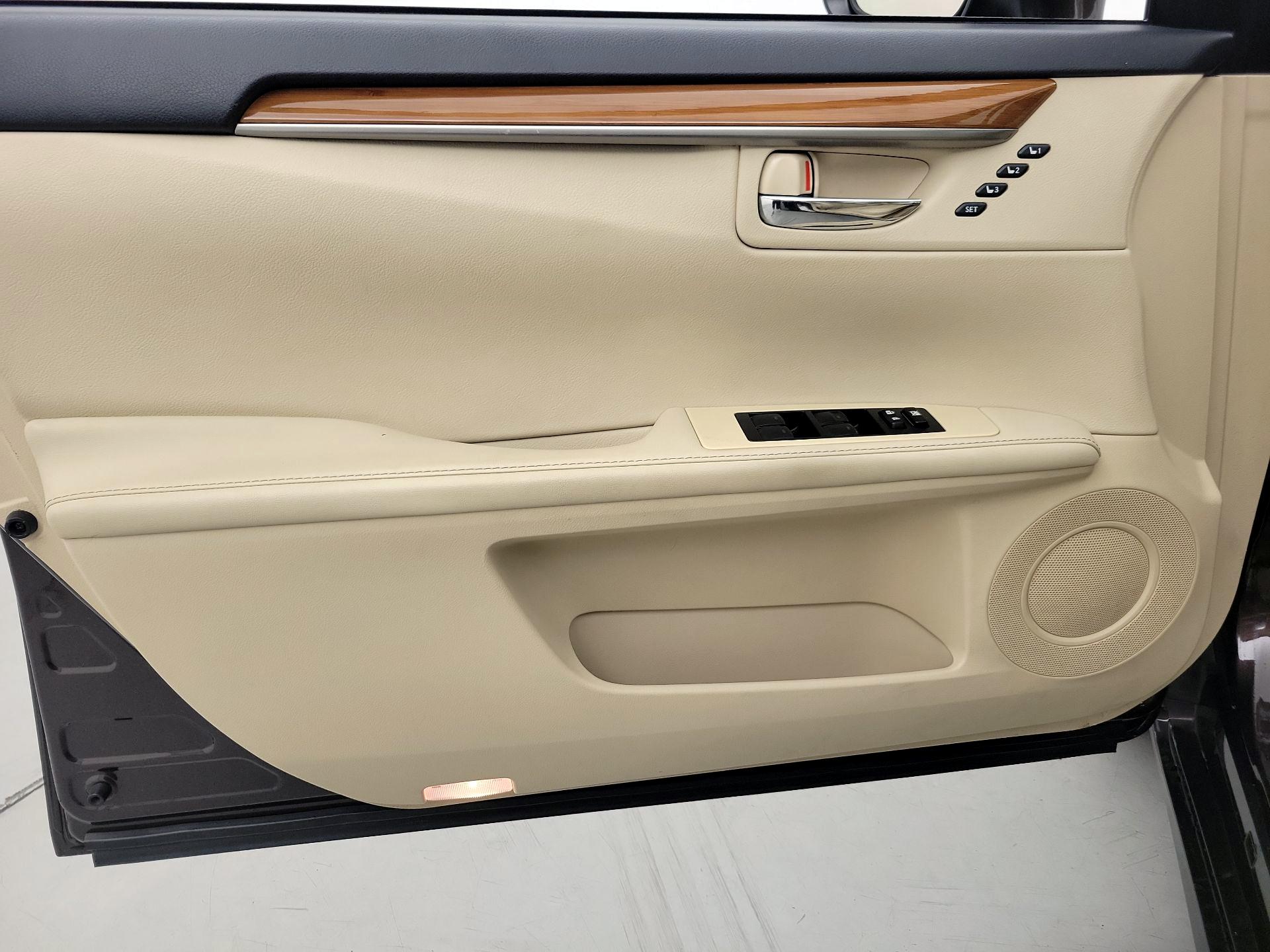 Thumbnail: 2014 Lexus ES - 12