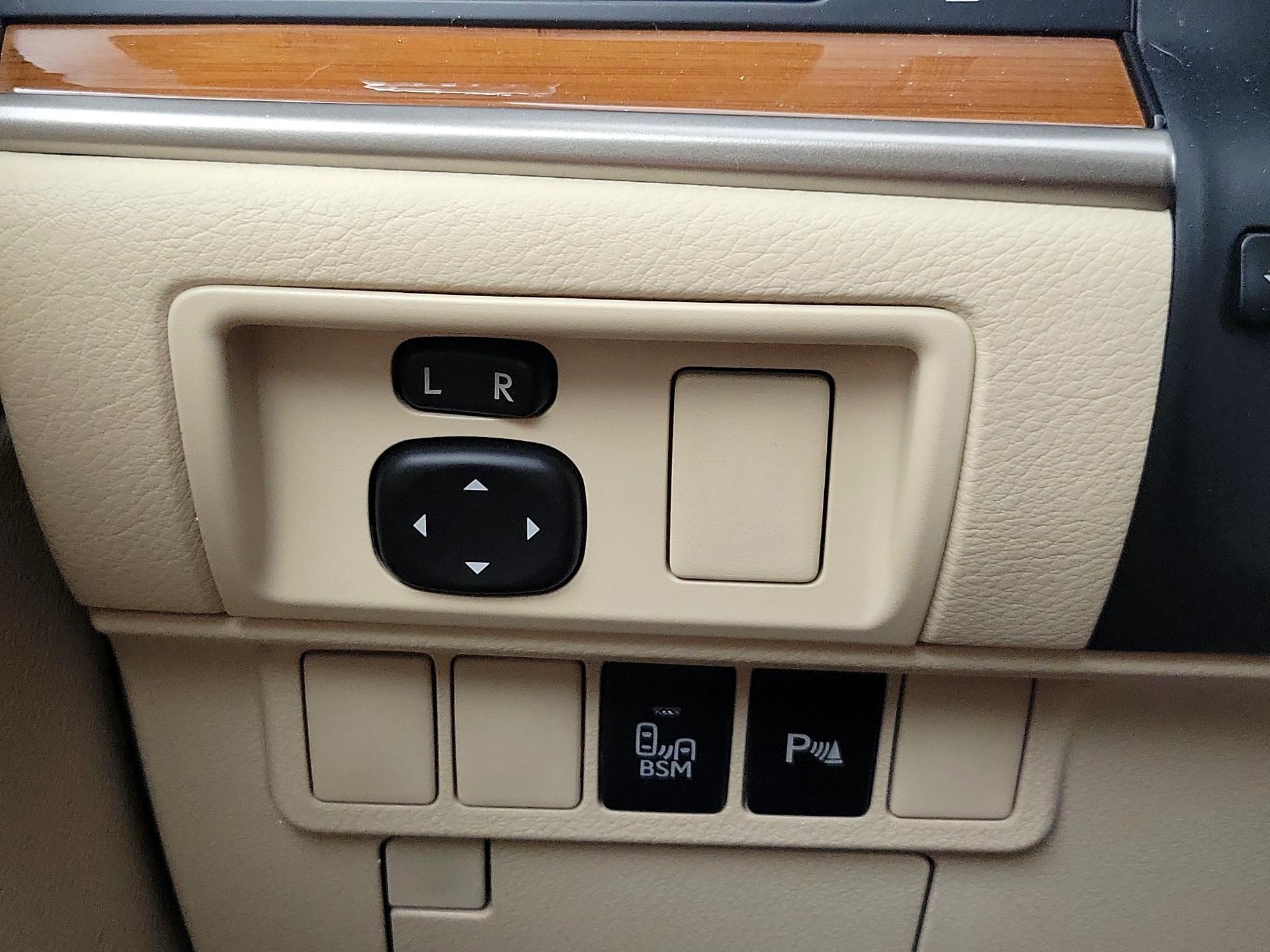Thumbnail: 2014 Lexus ES - 13