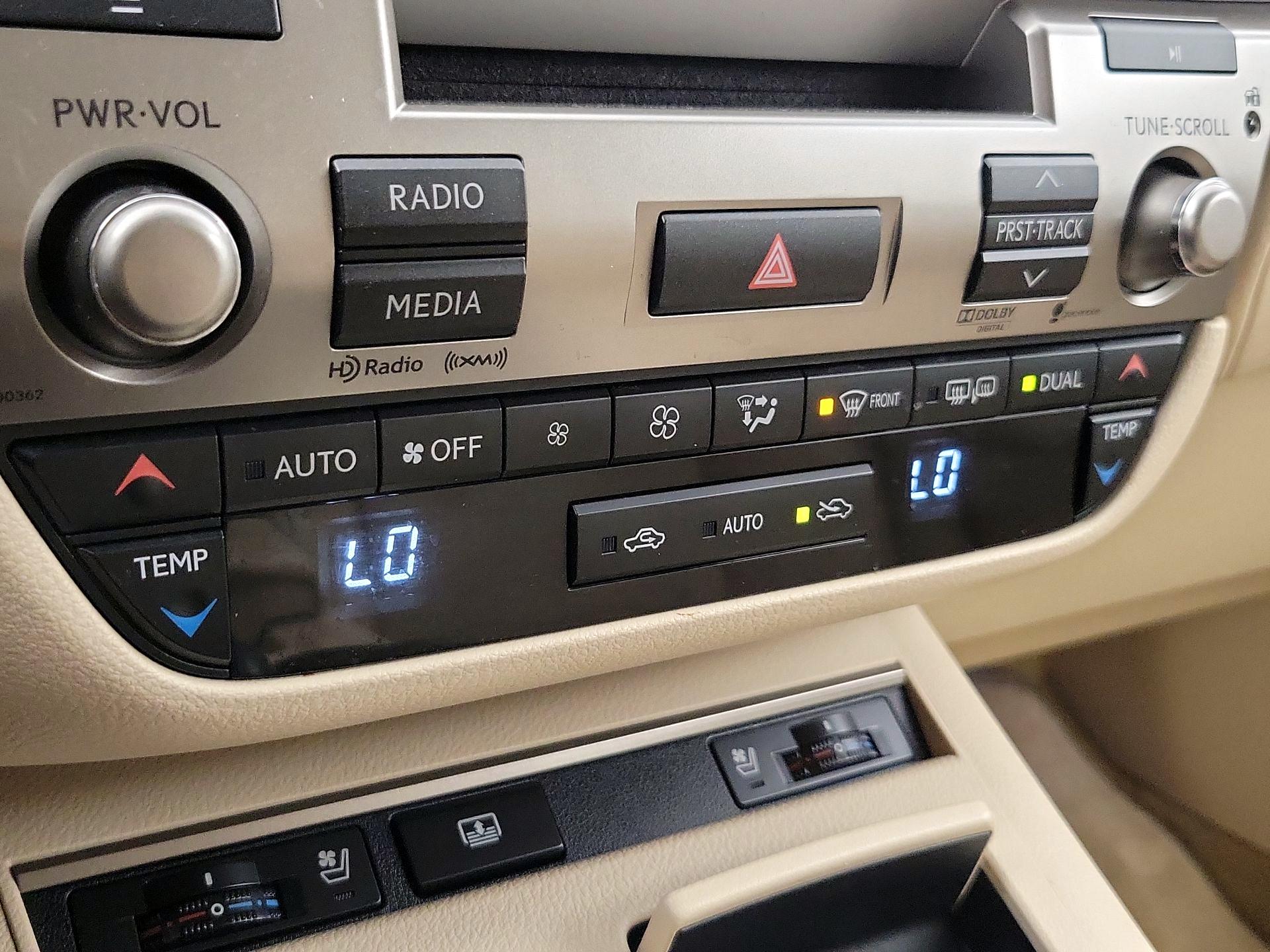 Thumbnail: 2014 Lexus ES - 17
