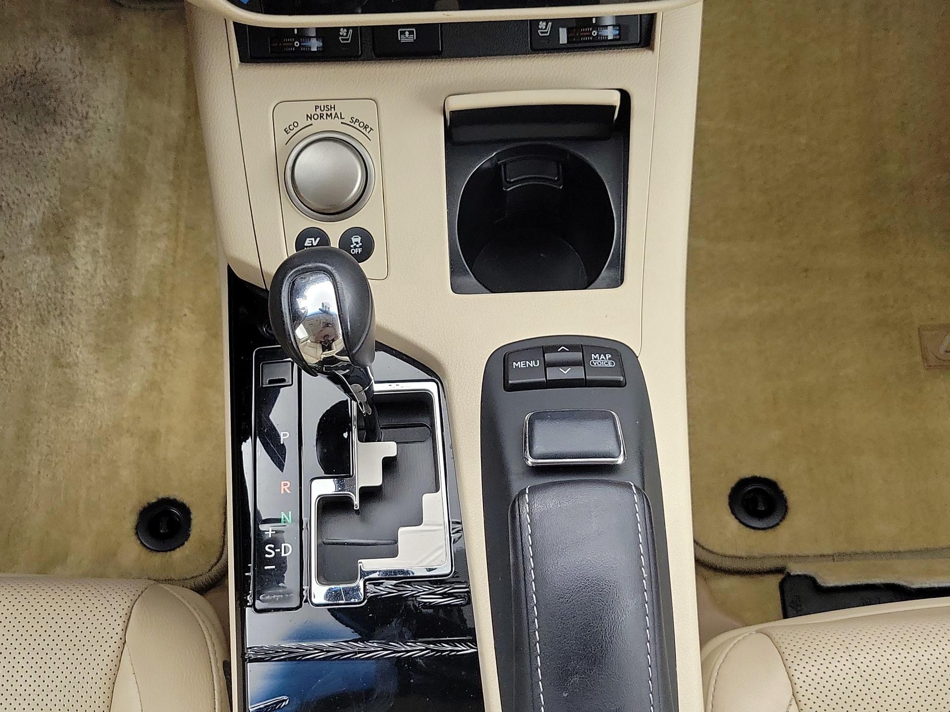 Thumbnail: 2014 Lexus ES - 18