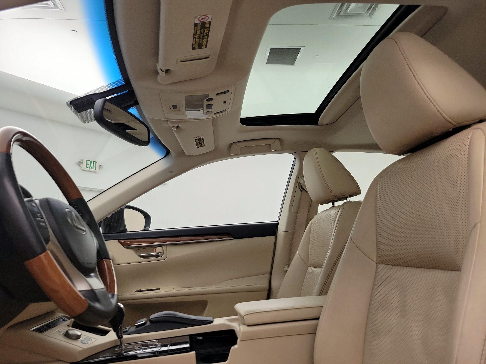 Thumbnail: 2014 Lexus ES - 20
