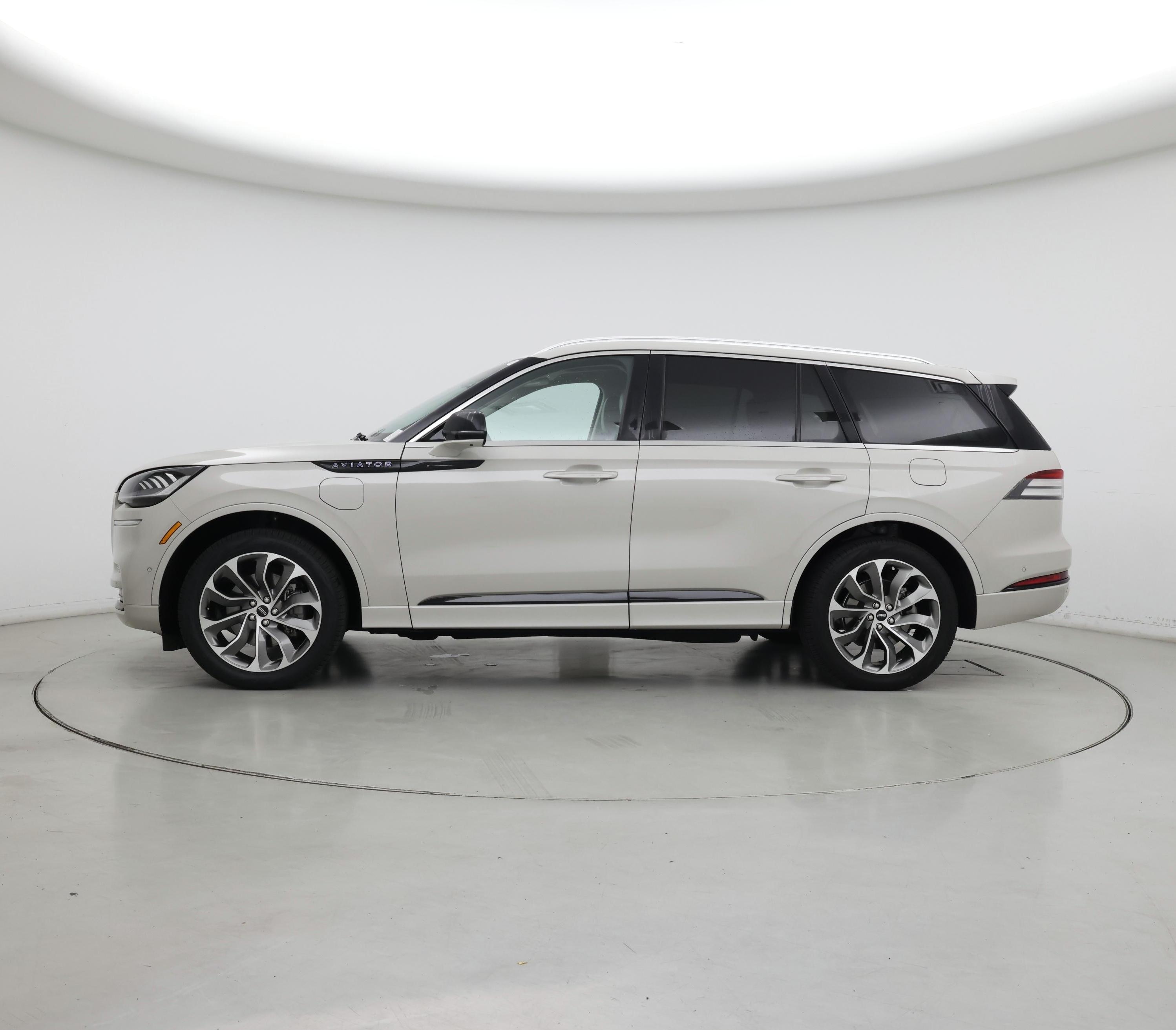 Thumbnail: 2023 Lincoln Aviator - 3