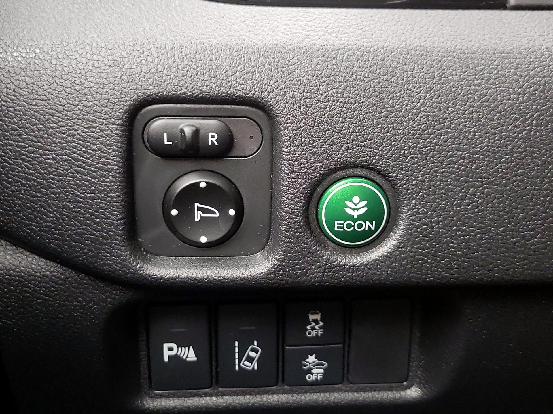 Thumbnail: 2016 Honda Pilot - 13