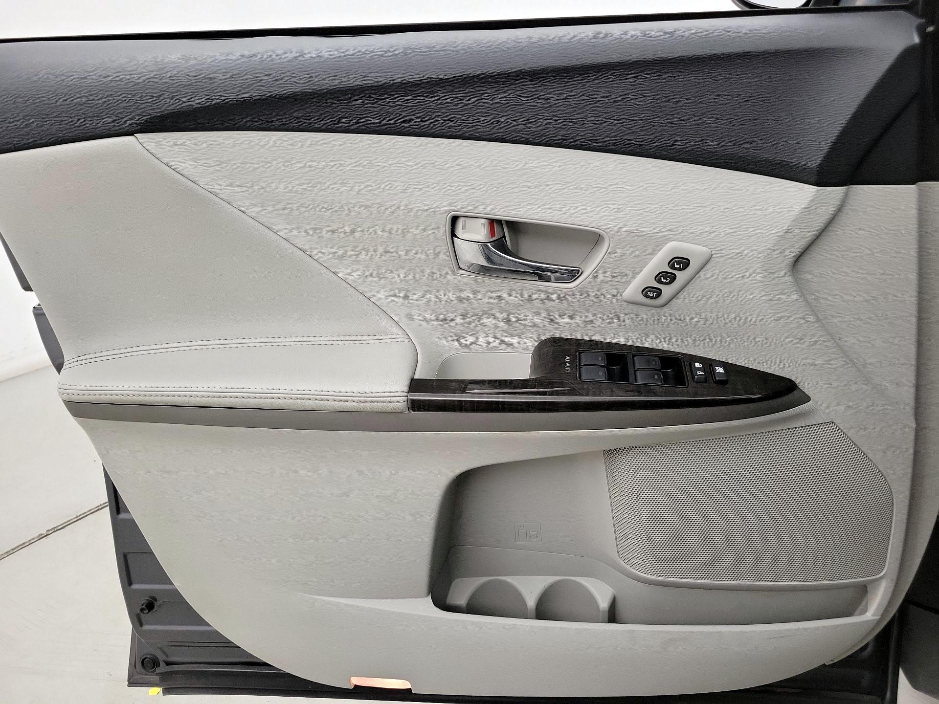 Thumbnail: 2014 Toyota Venza - 12