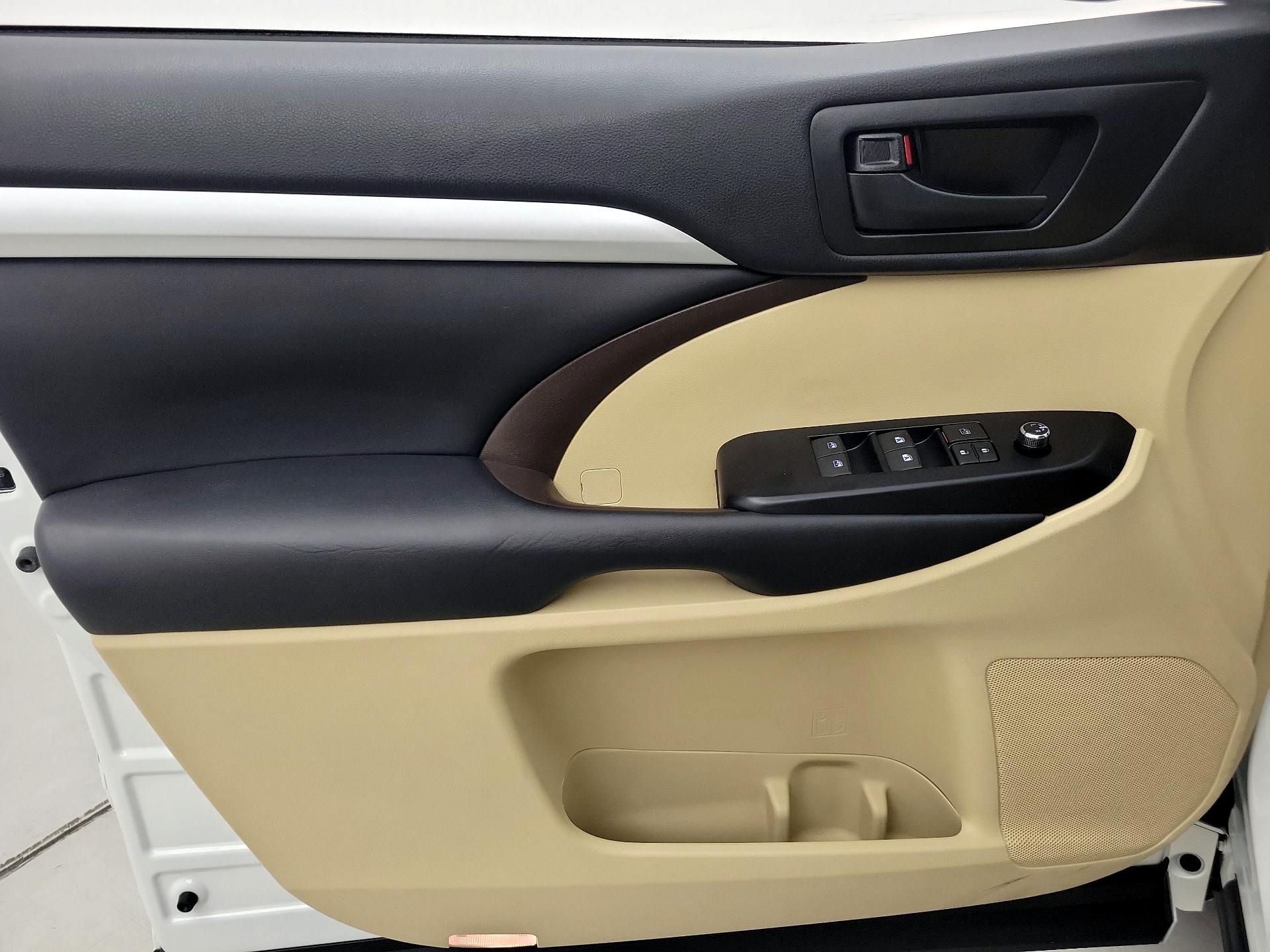Thumbnail: 2018 Toyota Highlander - 12